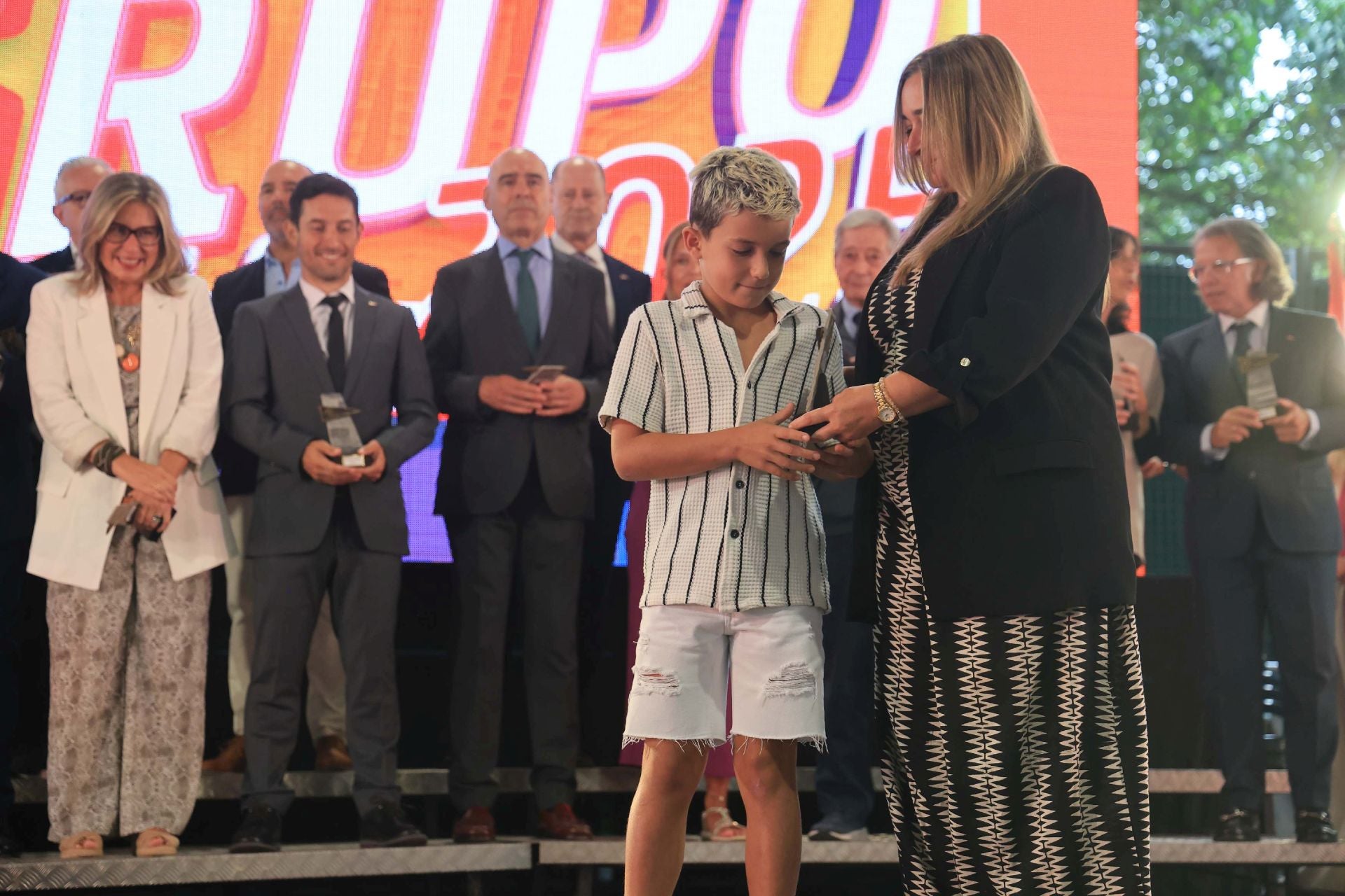 El Grupo Covadonga homenajea a 143 socios para celebrar el Día de Asturias