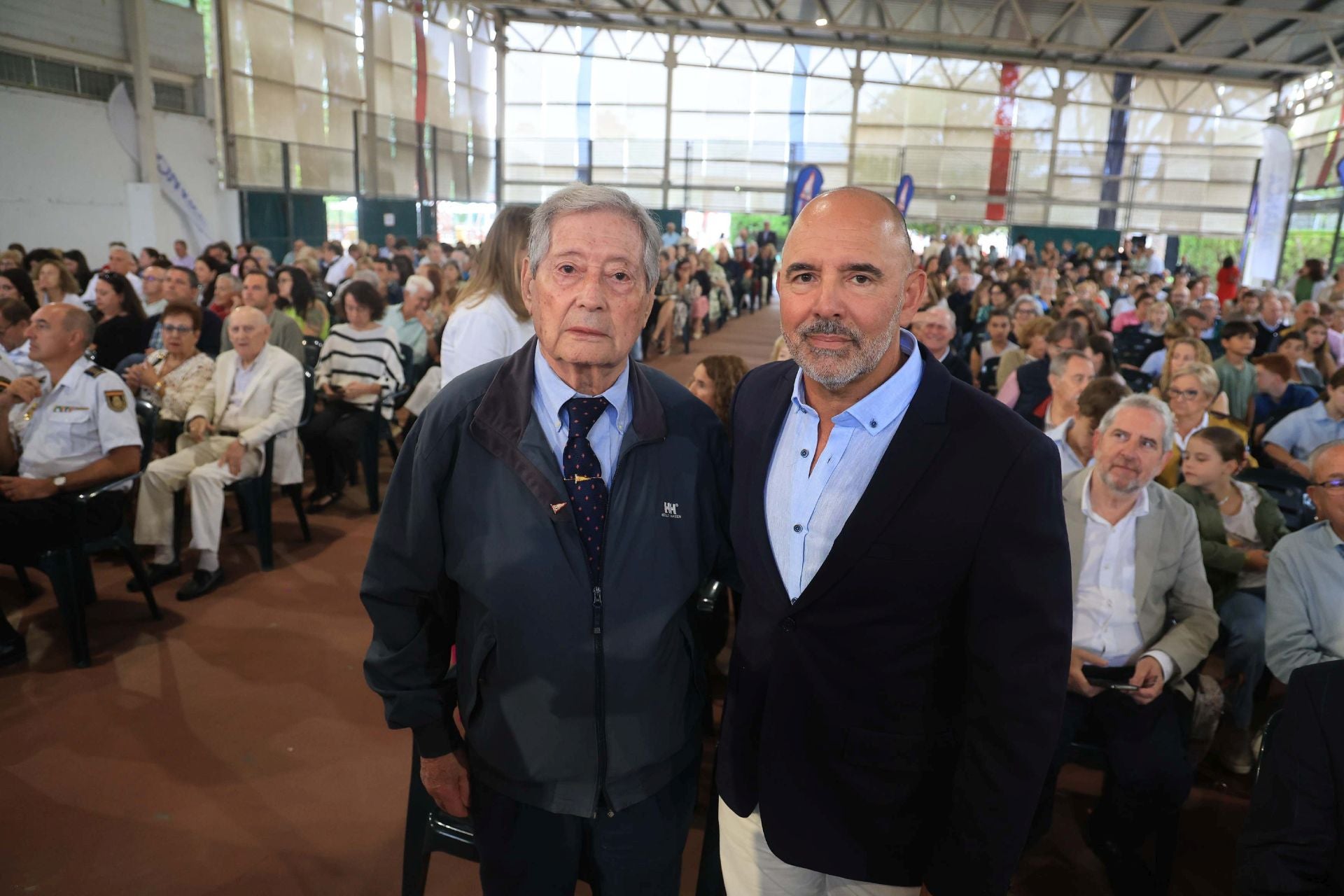 El Grupo Covadonga homenajea a 143 socios para celebrar el Día de Asturias