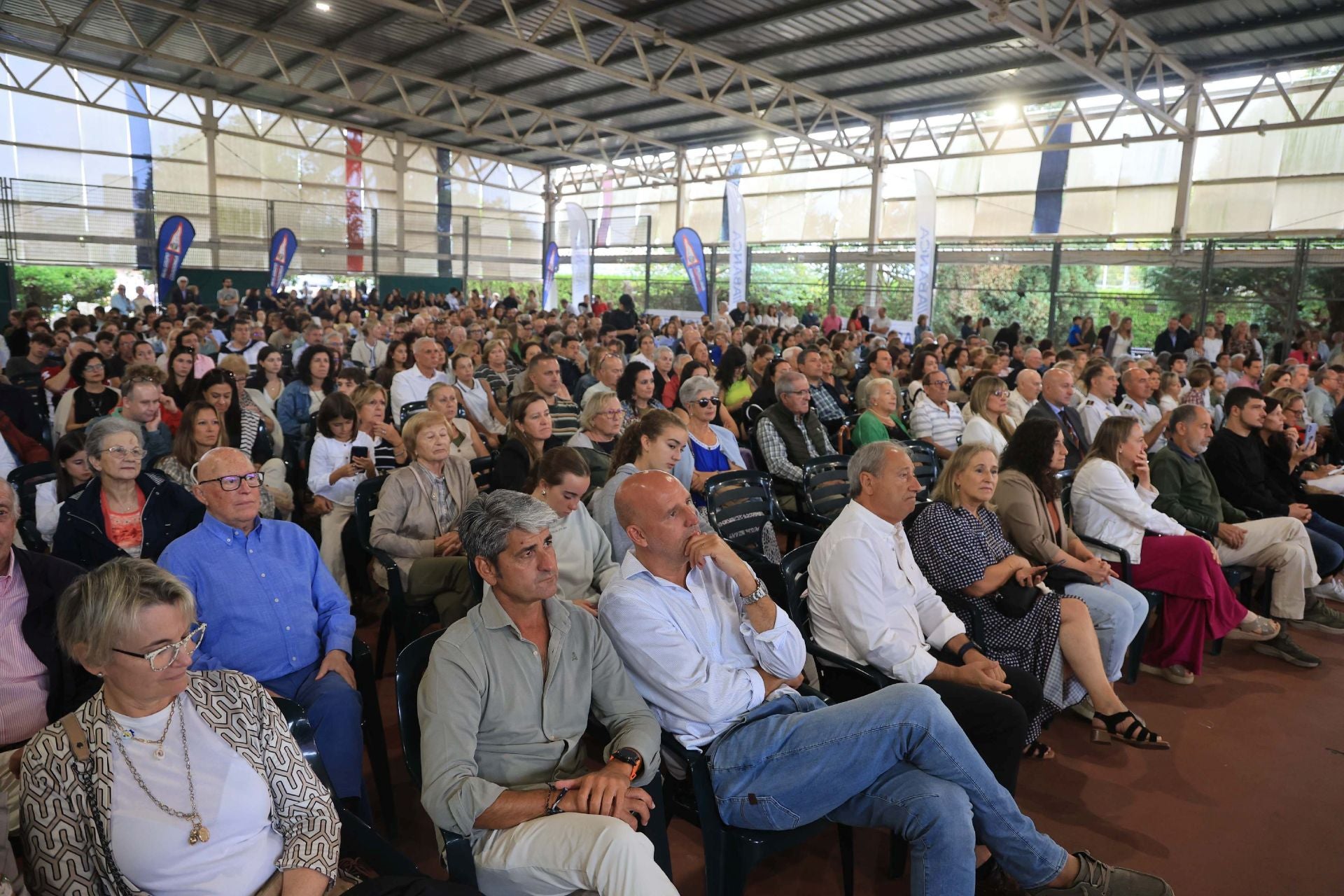 El Grupo Covadonga homenajea a 143 socios para celebrar el Día de Asturias