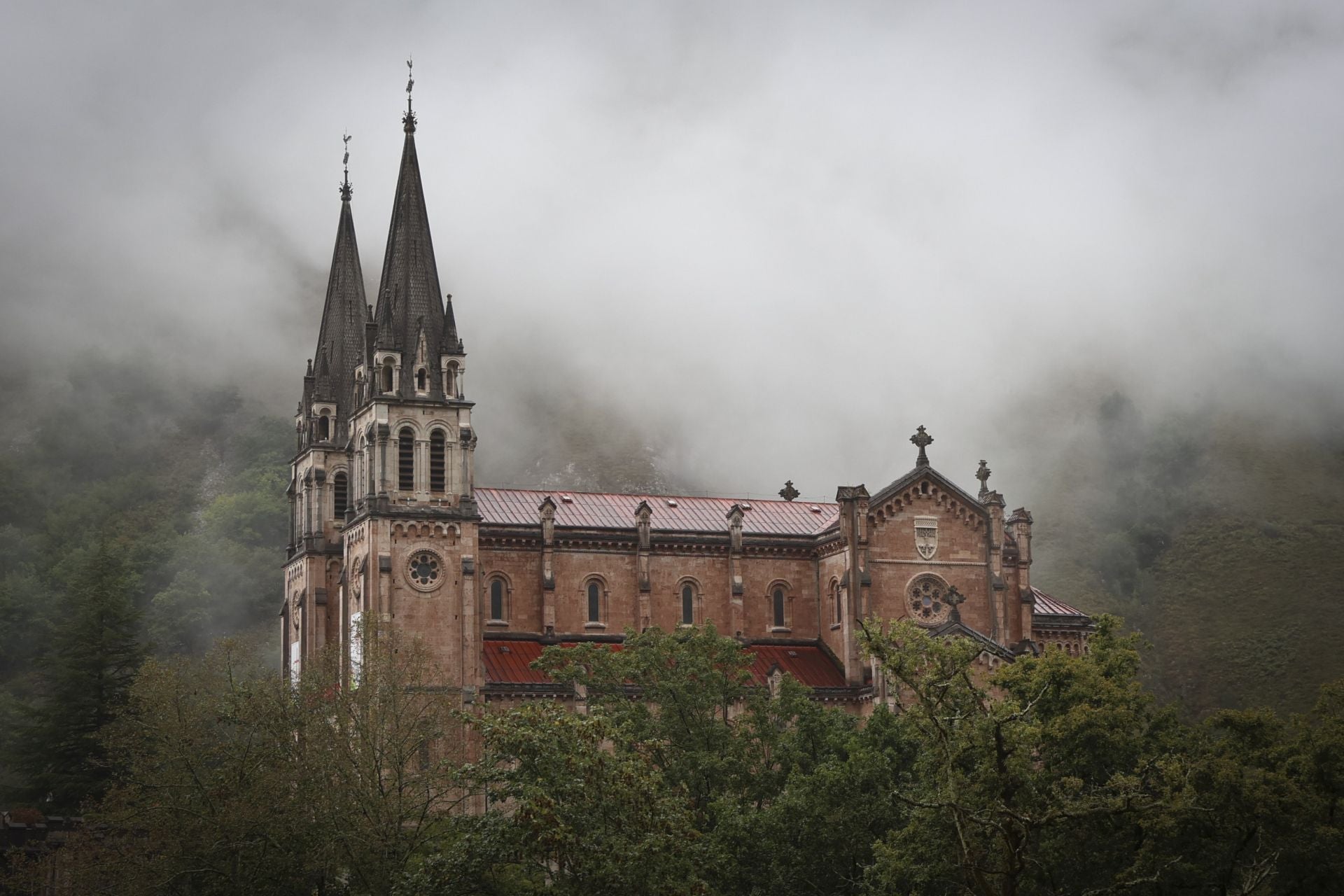 La misa en Covadonga por el Día de la Santina, en imágenes