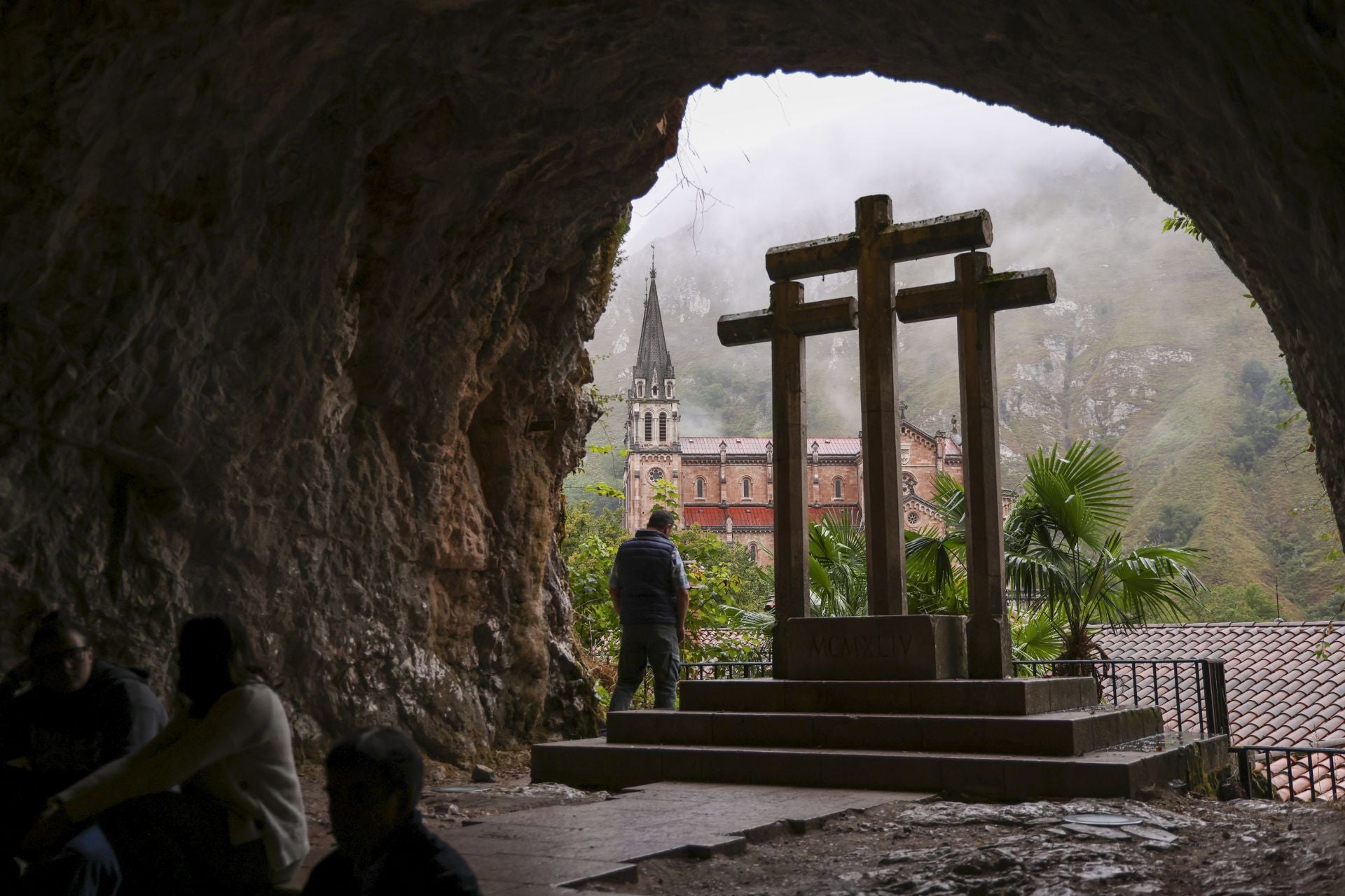 La misa en Covadonga por el Día de la Santina, en imágenes