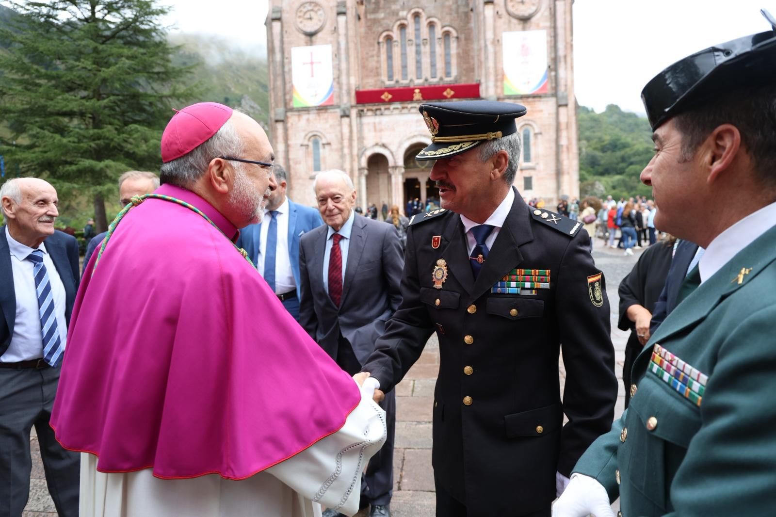 La misa en Covadonga por el Día de la Santina, en imágenes