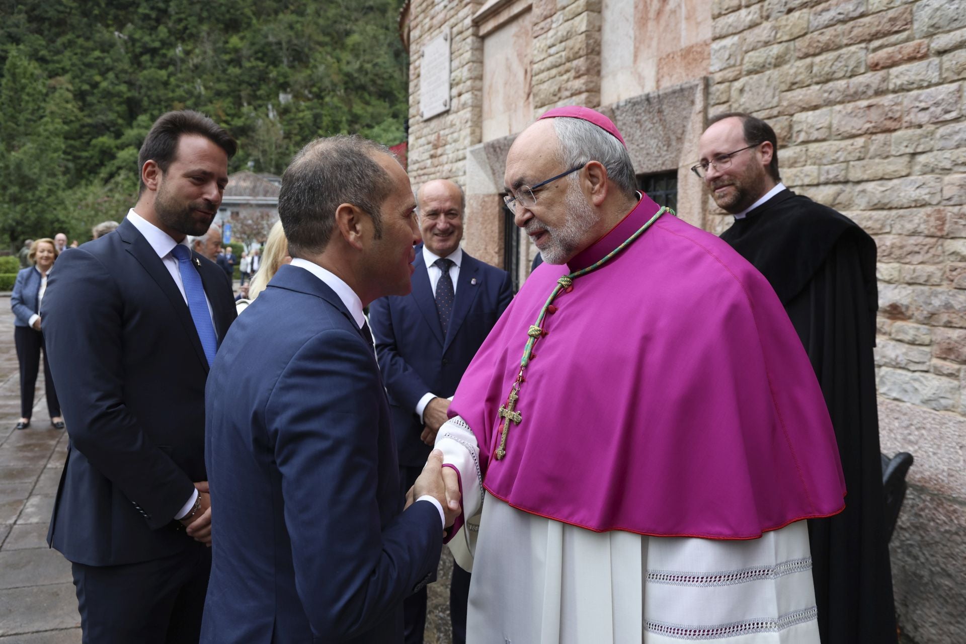 La misa en Covadonga por el Día de la Santina, en imágenes