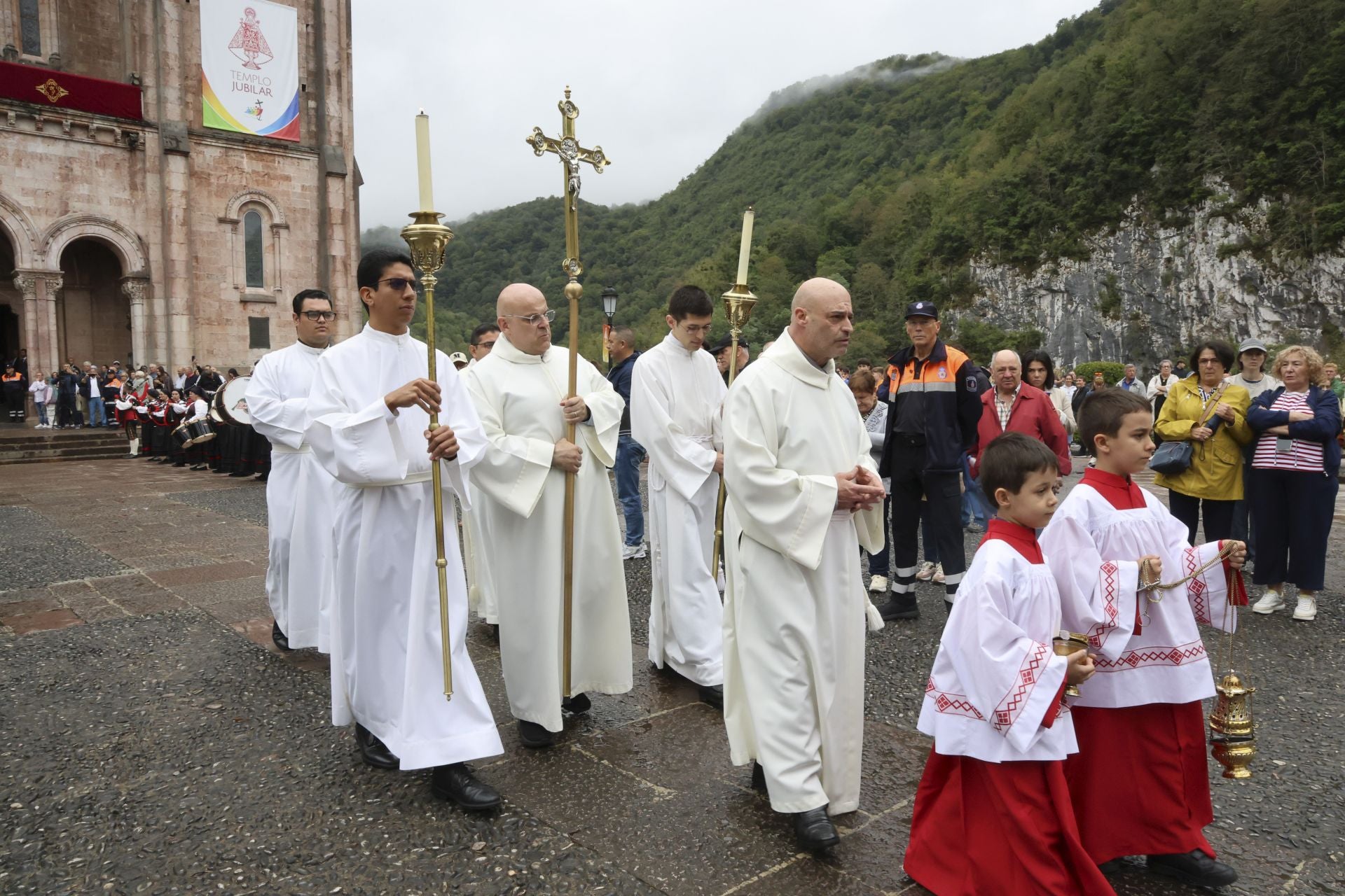 La misa en Covadonga por el Día de la Santina, en imágenes