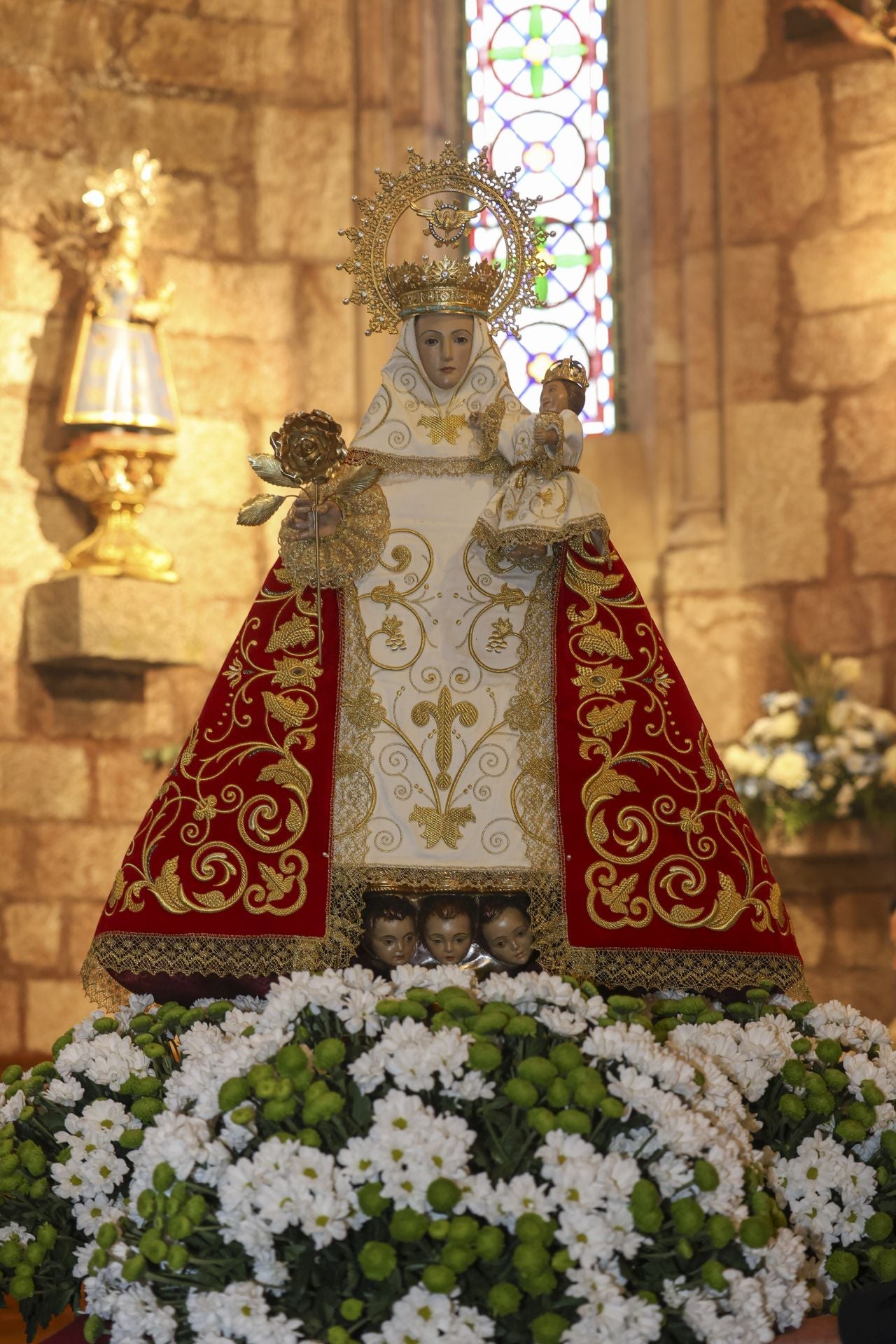 La misa en Covadonga por el Día de la Santina, en imágenes