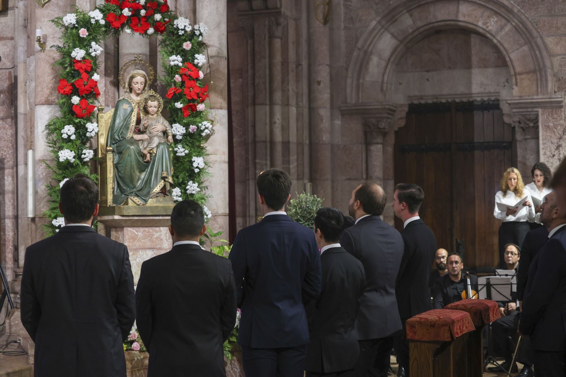 La misa en Covadonga por el Día de la Santina, en imágenes