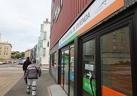 La oficina de vivienda, que gestiona la Fundación San Martín, está en la calle Balandro de El Nodo.