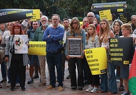 Los periodistas y fotógrafos de Asturias exigen el fin de la masacre en Gaza: «No es una guerra es un genocidio»