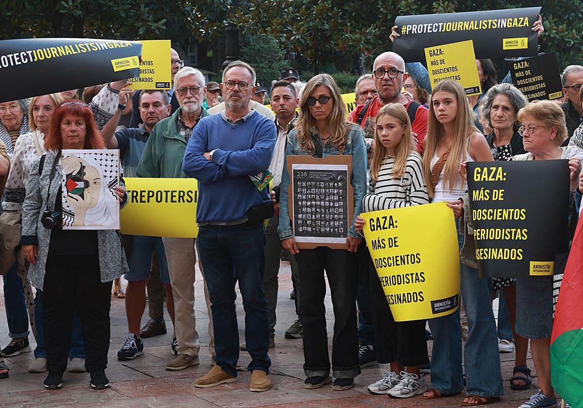 Los periodistas y fotógrafos de Asturias exigen el fin de la masacre en Gaza: «No es una guerra es un genocidio»