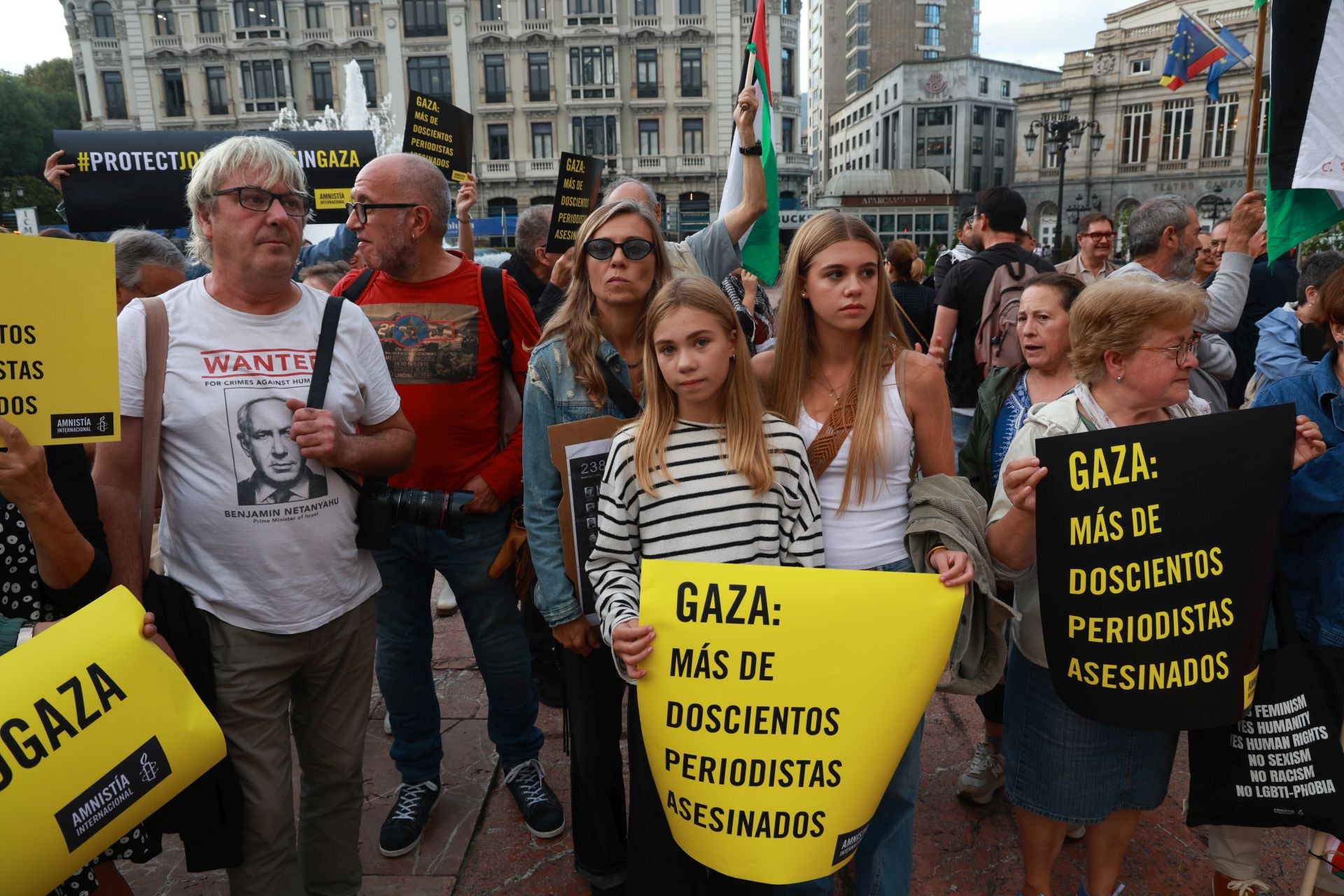 Los periodistas y fotógrafos de Asturias exigen el fin de la masacre en Gaza: «No es una guerra es un genocidio»