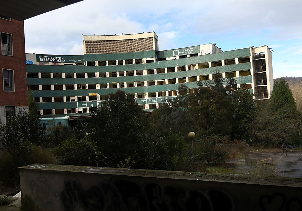 El edificio de Maternidad, completamente saqueado.
