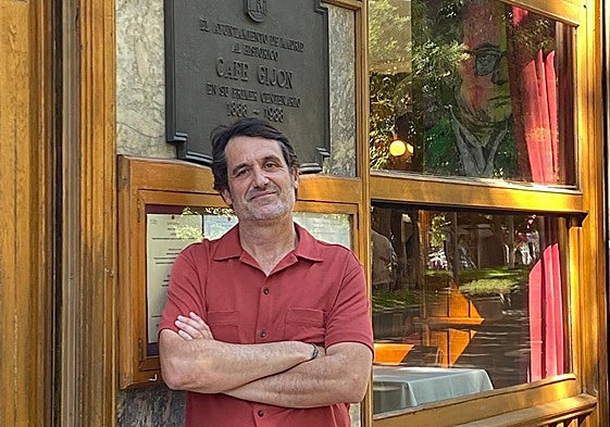 El escritor catalán conocía ayer el fallo del jurado que destacó su obra 'Las crines'.