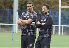 Dani Vidal, junto a su segundo, José Luis Deus, en un entrenamiento de esta semana en La Toba.