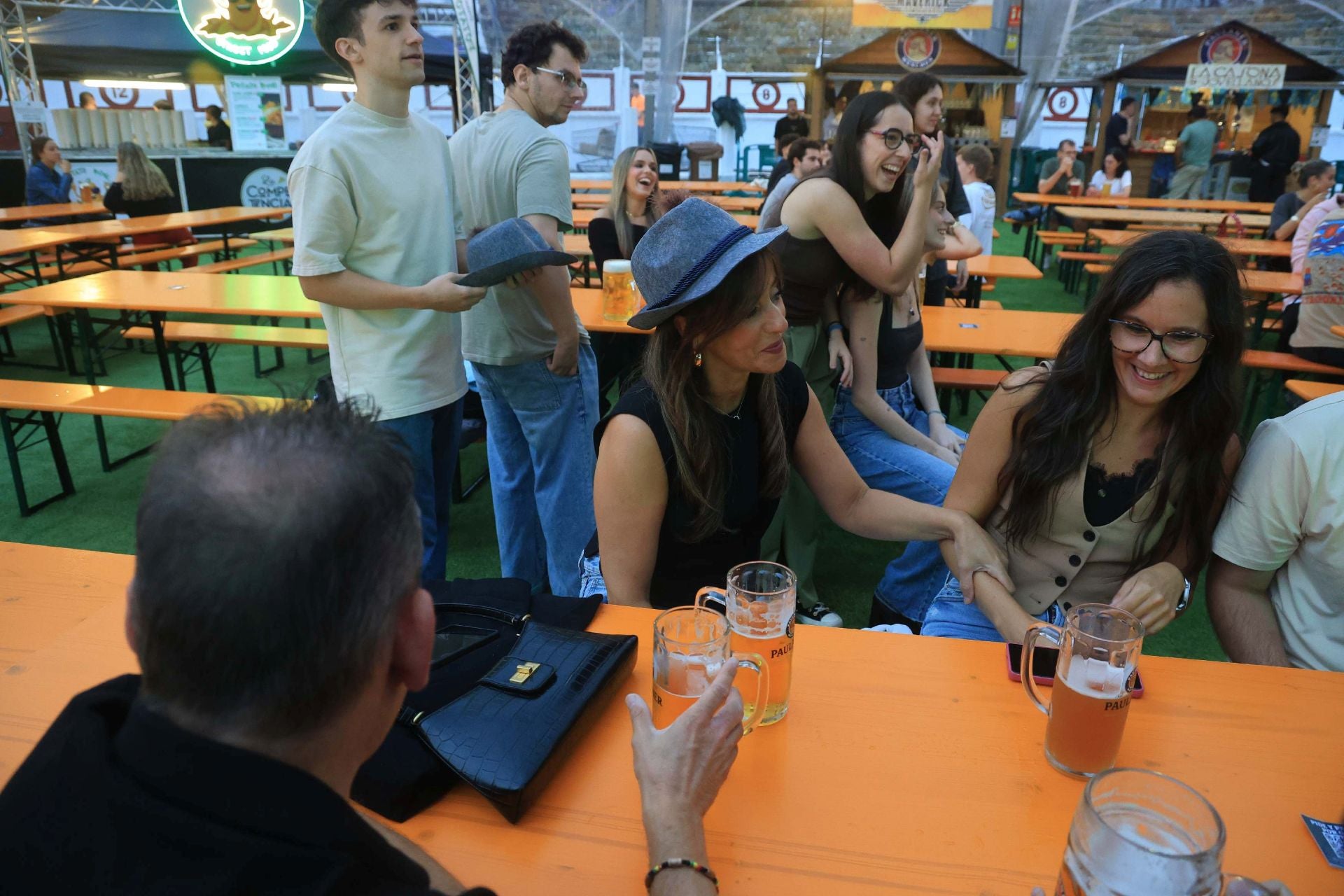 Cerveza, comida y mucha fiesta en el Oktoberfest de Gijón