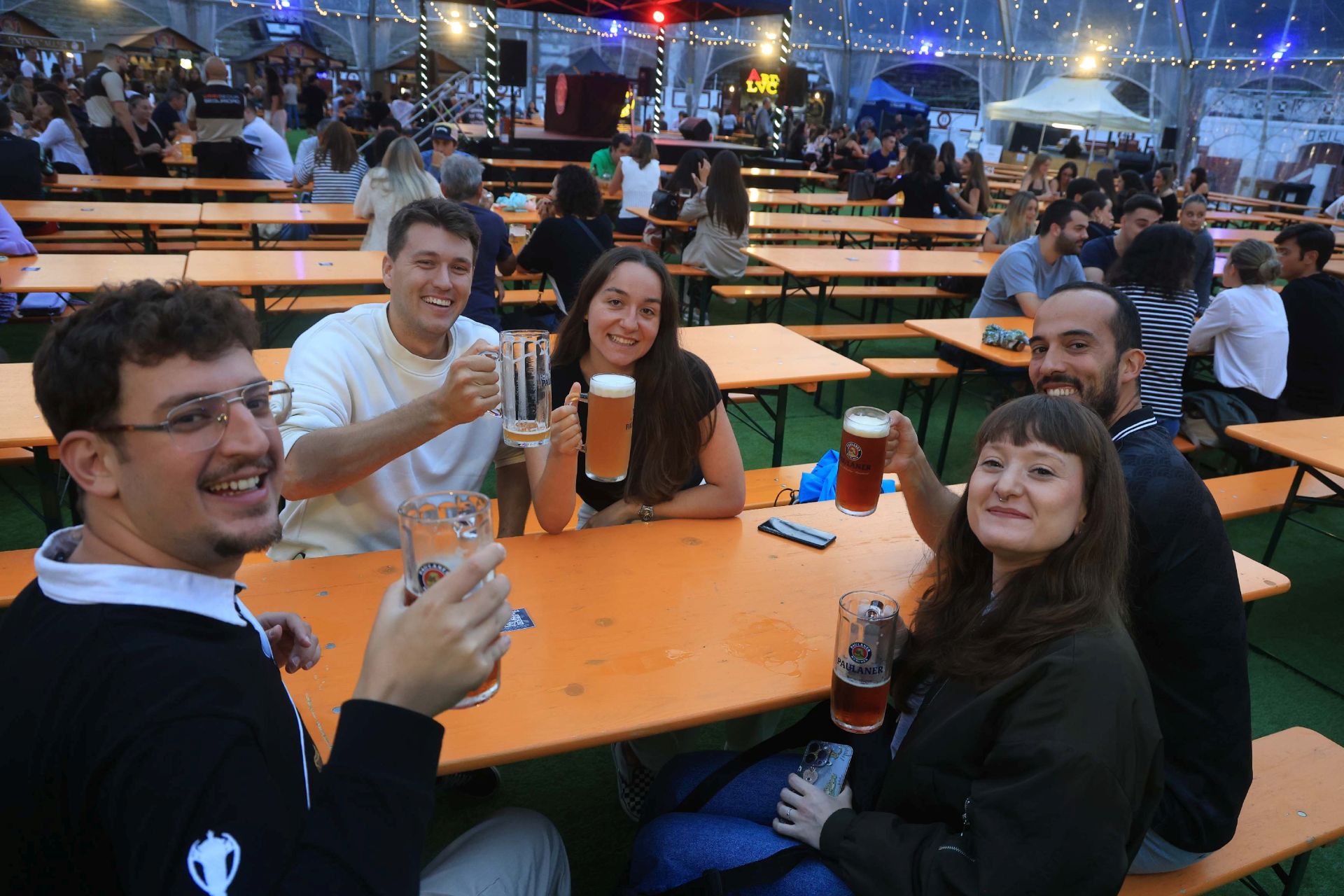 Cerveza, comida y mucha fiesta en el Oktoberfest de Gijón