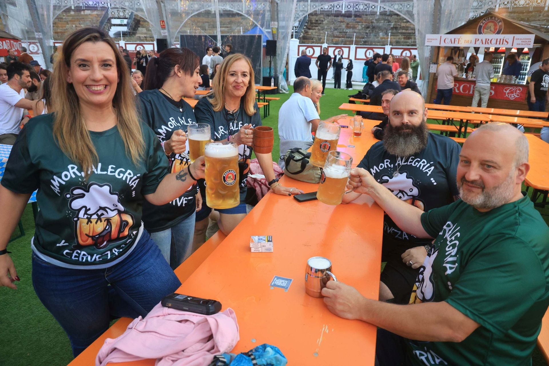 Cerveza, comida y mucha fiesta en el Oktoberfest de Gijón