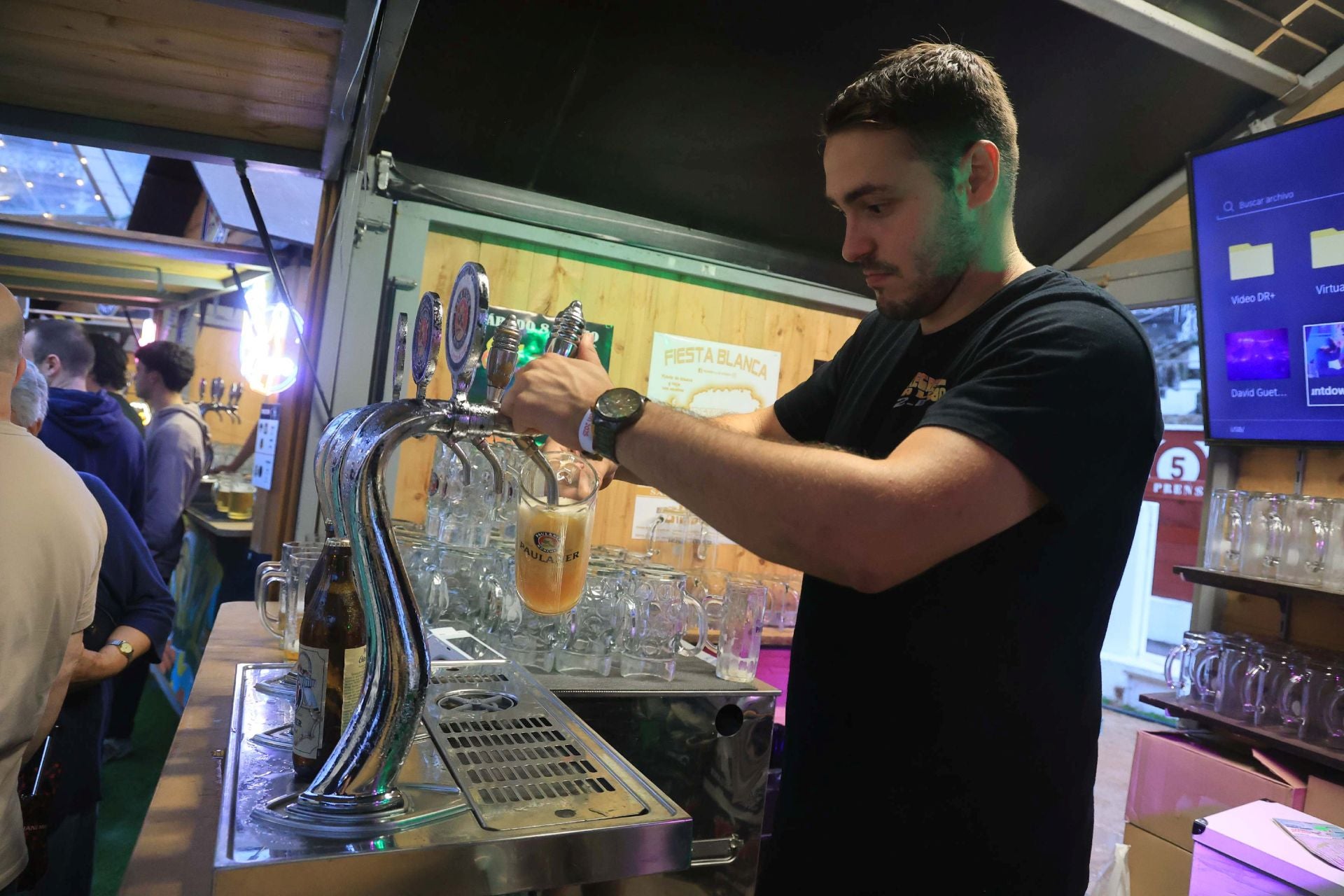 Cerveza, comida y mucha fiesta en el Oktoberfest de Gijón