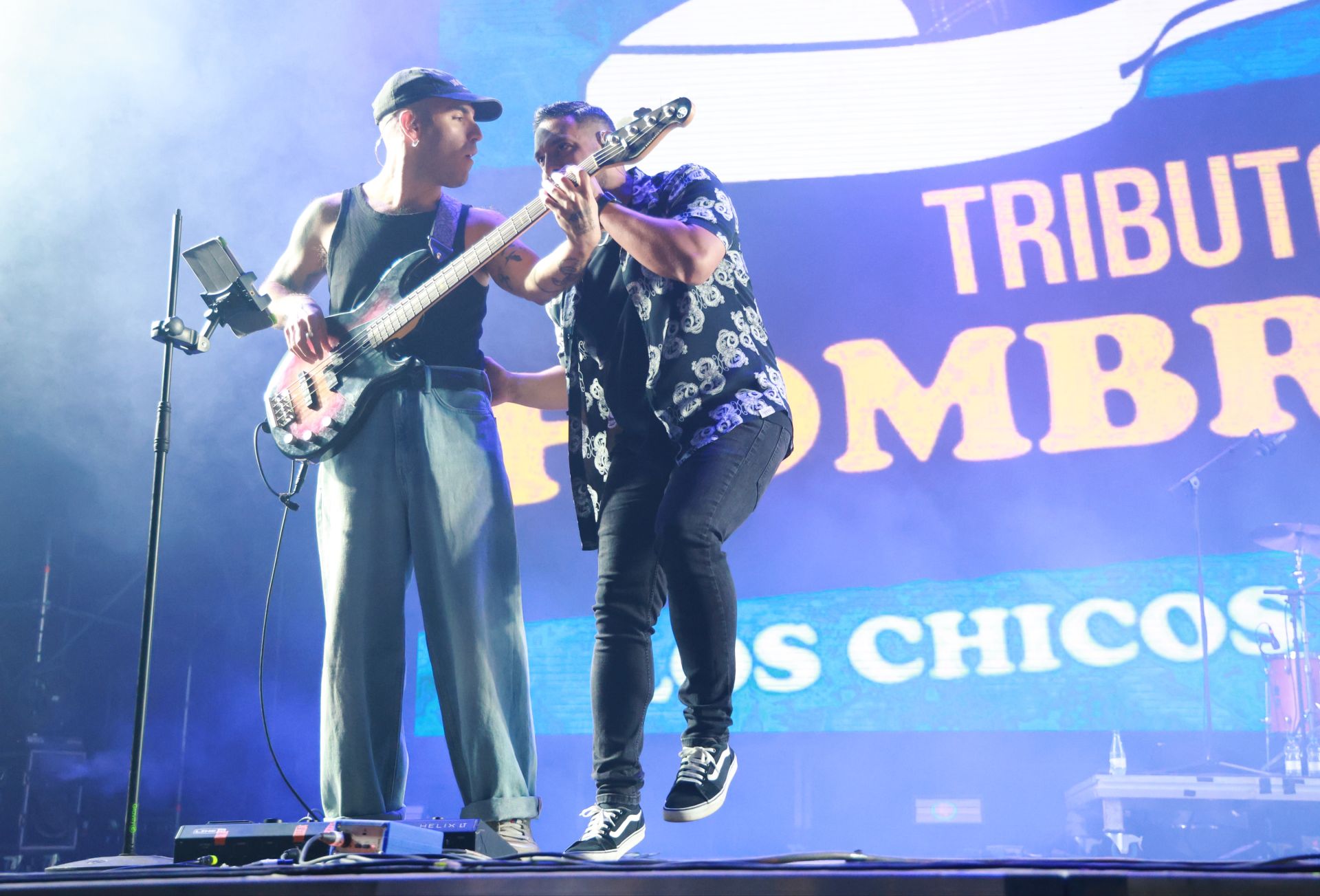 El tributo a Hombres G, Estopa y Shakira enciende La Ería