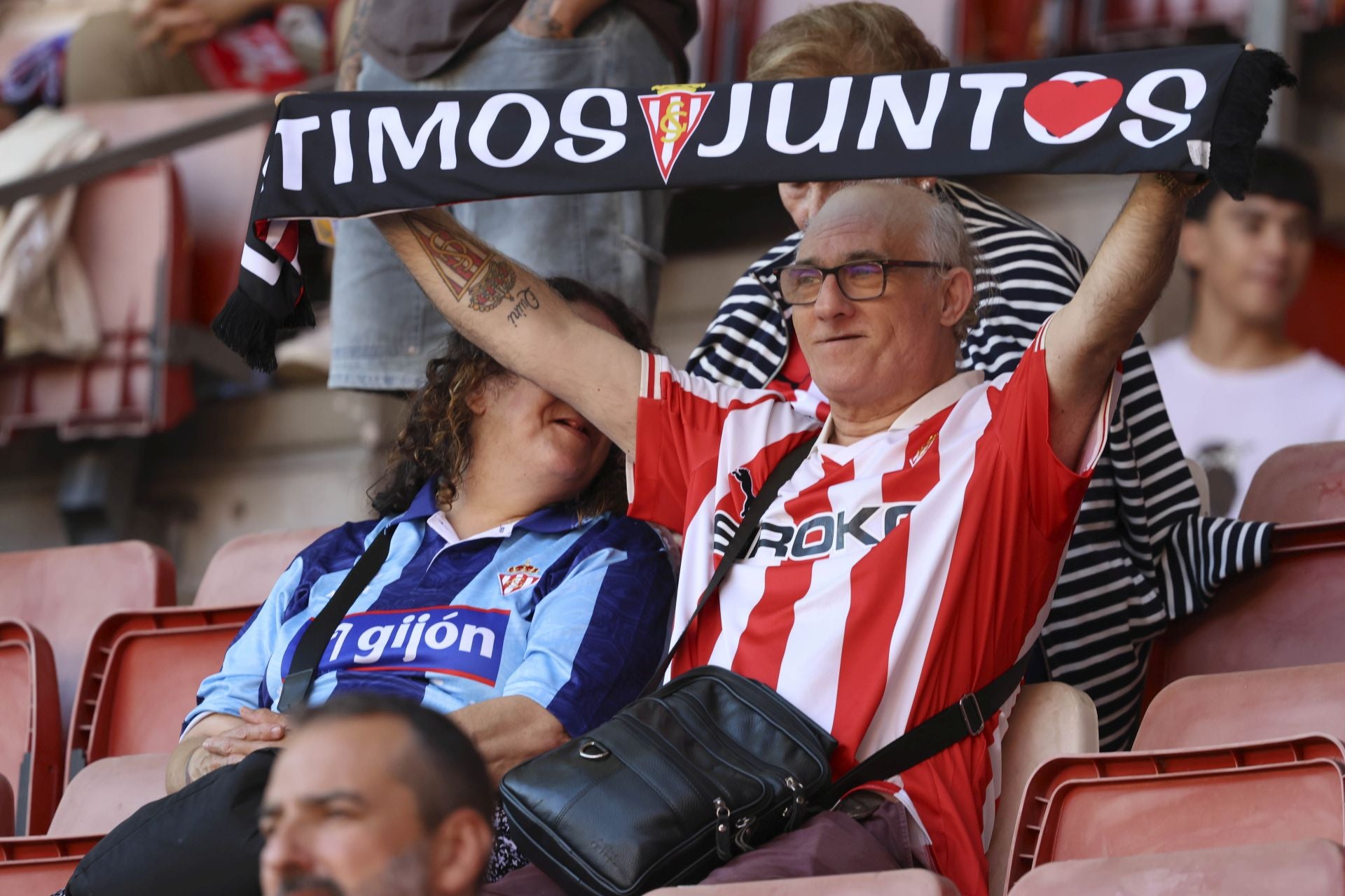 ¿Estuviste en el Sporting de Gijón - Burgos? ¡Búscate en las fotos!