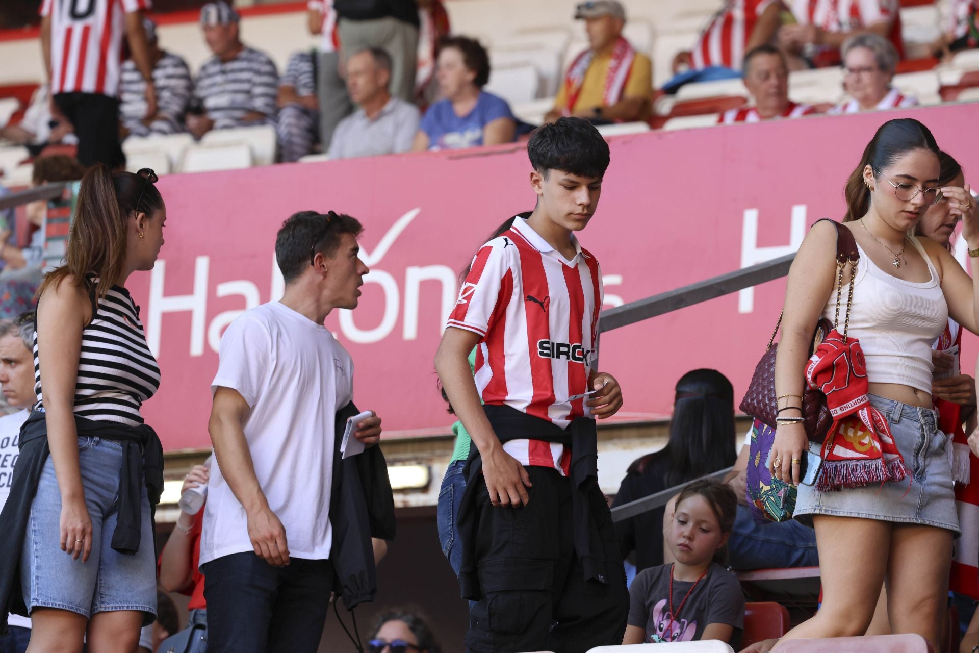 ¿Estuviste en el Sporting de Gijón - Burgos? ¡Búscate en las fotos!