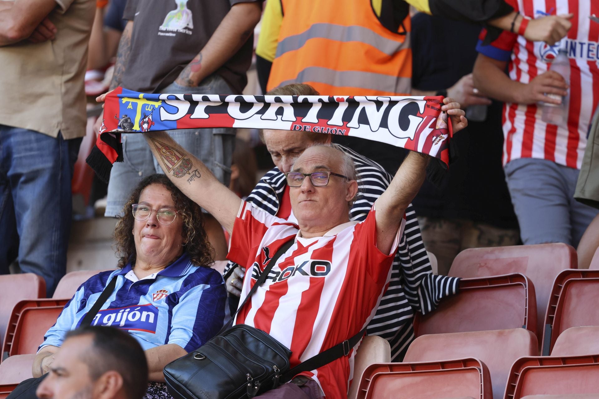 ¿Estuviste en el Sporting de Gijón - Burgos? ¡Búscate en las fotos!