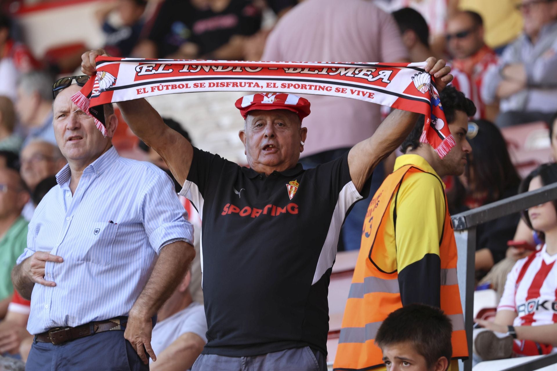 ¿Estuviste en el Sporting de Gijón - Burgos? ¡Búscate en las fotos!