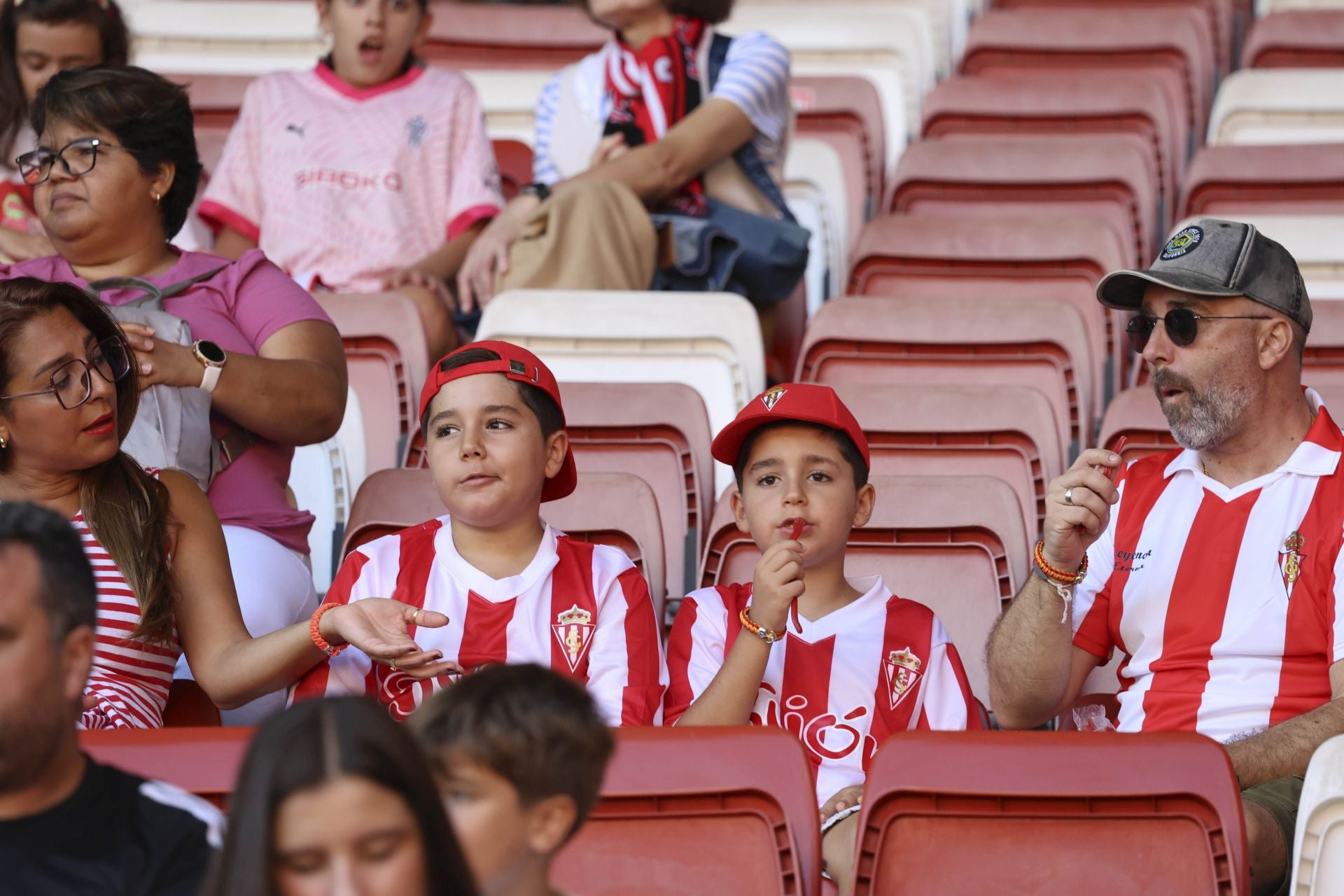 ¿Estuviste en el Sporting de Gijón - Burgos? ¡Búscate en las fotos!