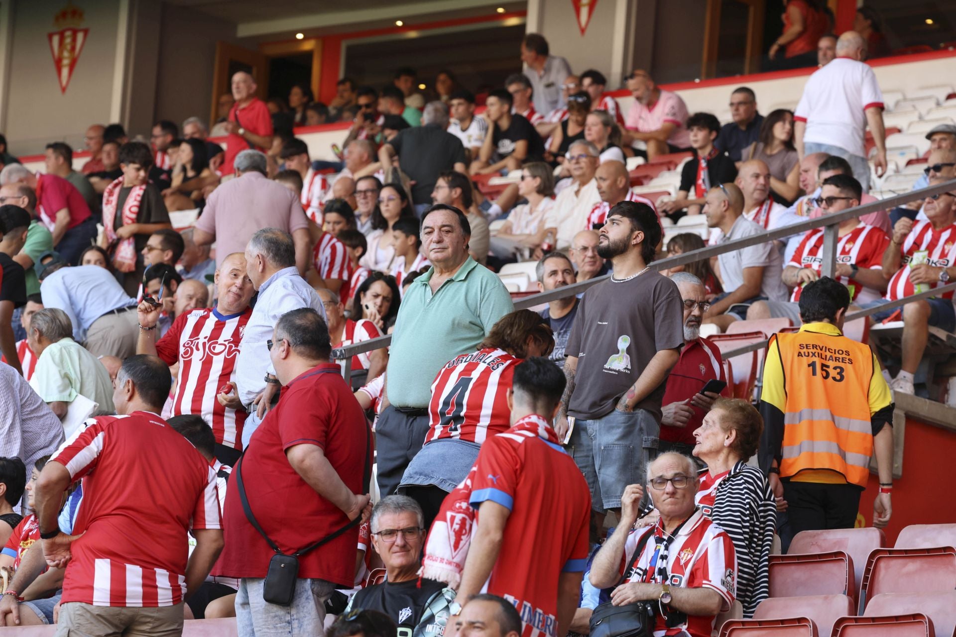 ¿Estuviste en el Sporting de Gijón - Burgos? ¡Búscate en las fotos!