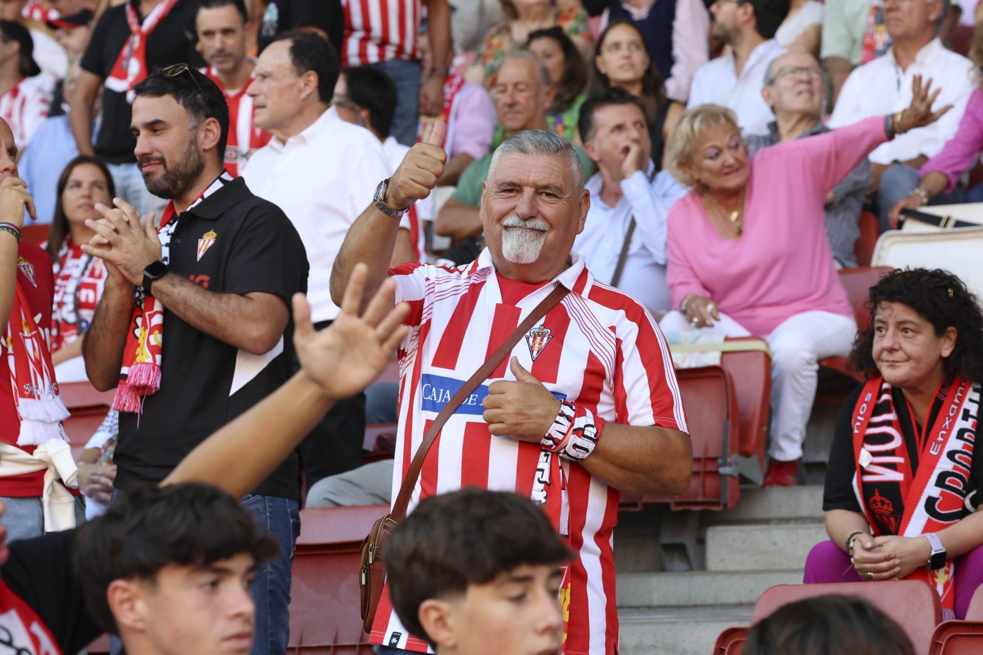 ¿Estuviste en el Sporting de Gijón - Burgos? ¡Búscate en las fotos!