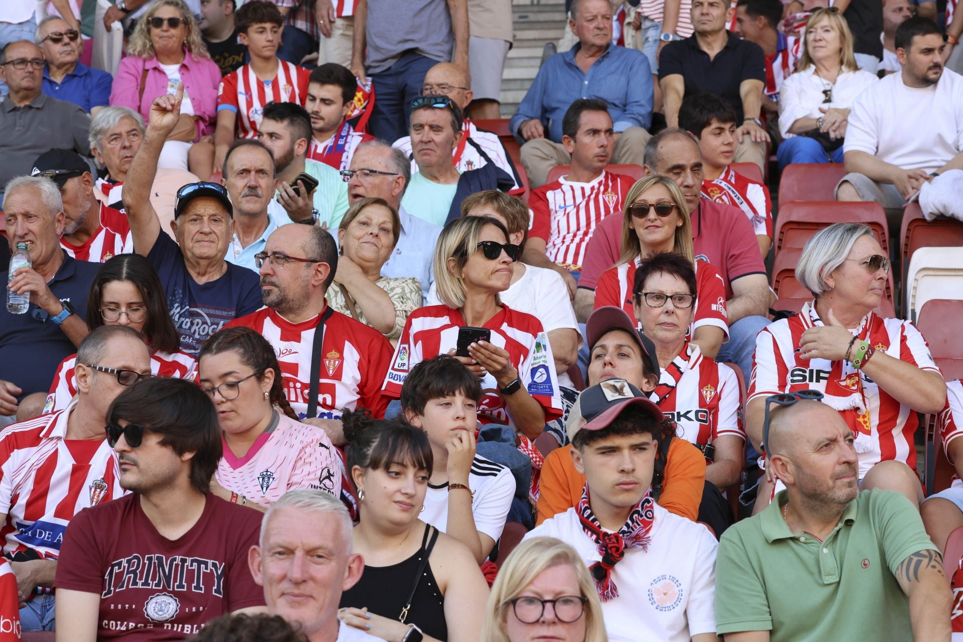 ¿Estuviste en el Sporting de Gijón - Burgos? ¡Búscate en las fotos!