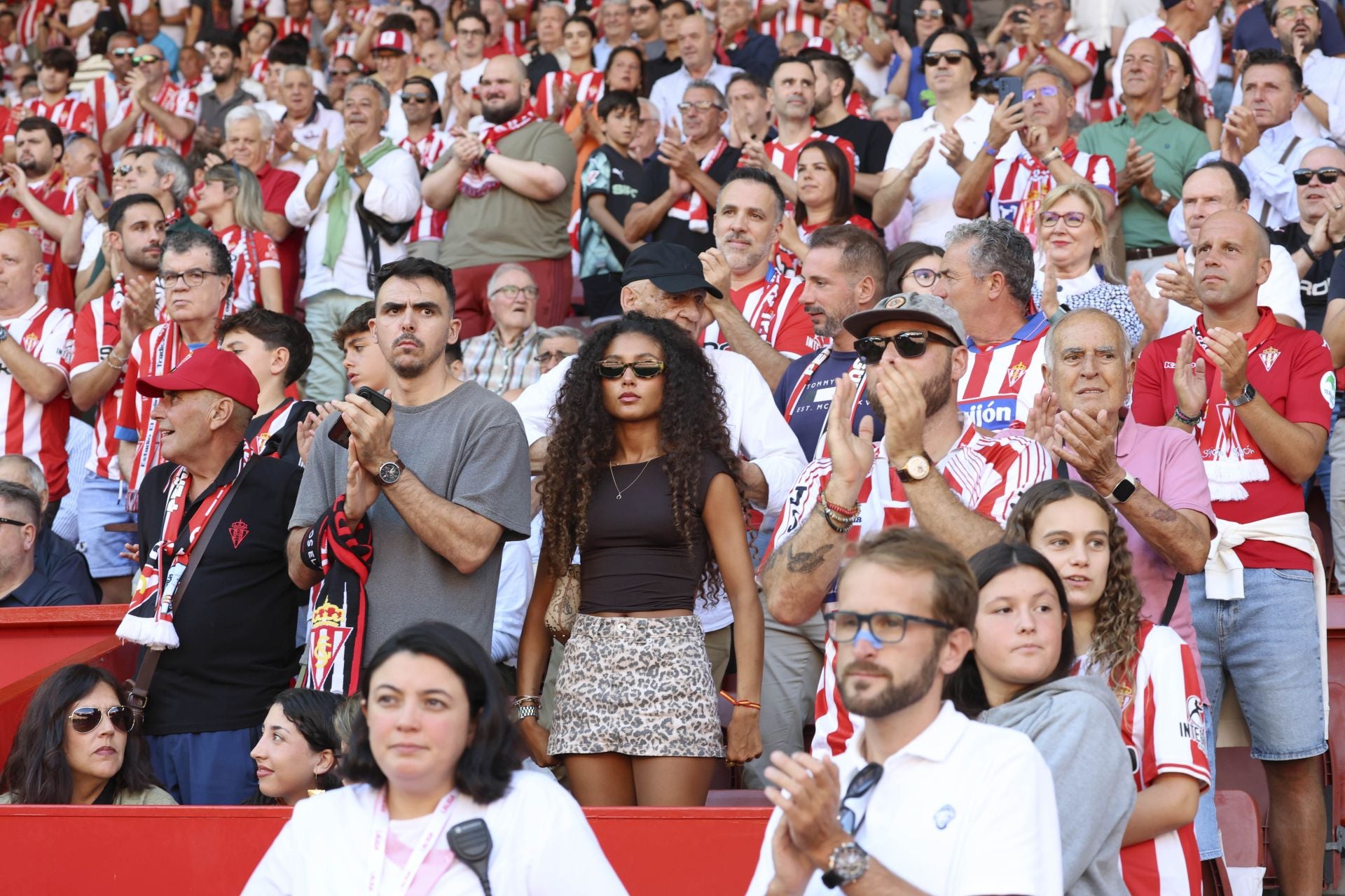 ¿Estuviste en el Sporting de Gijón - Burgos? ¡Búscate en las fotos!