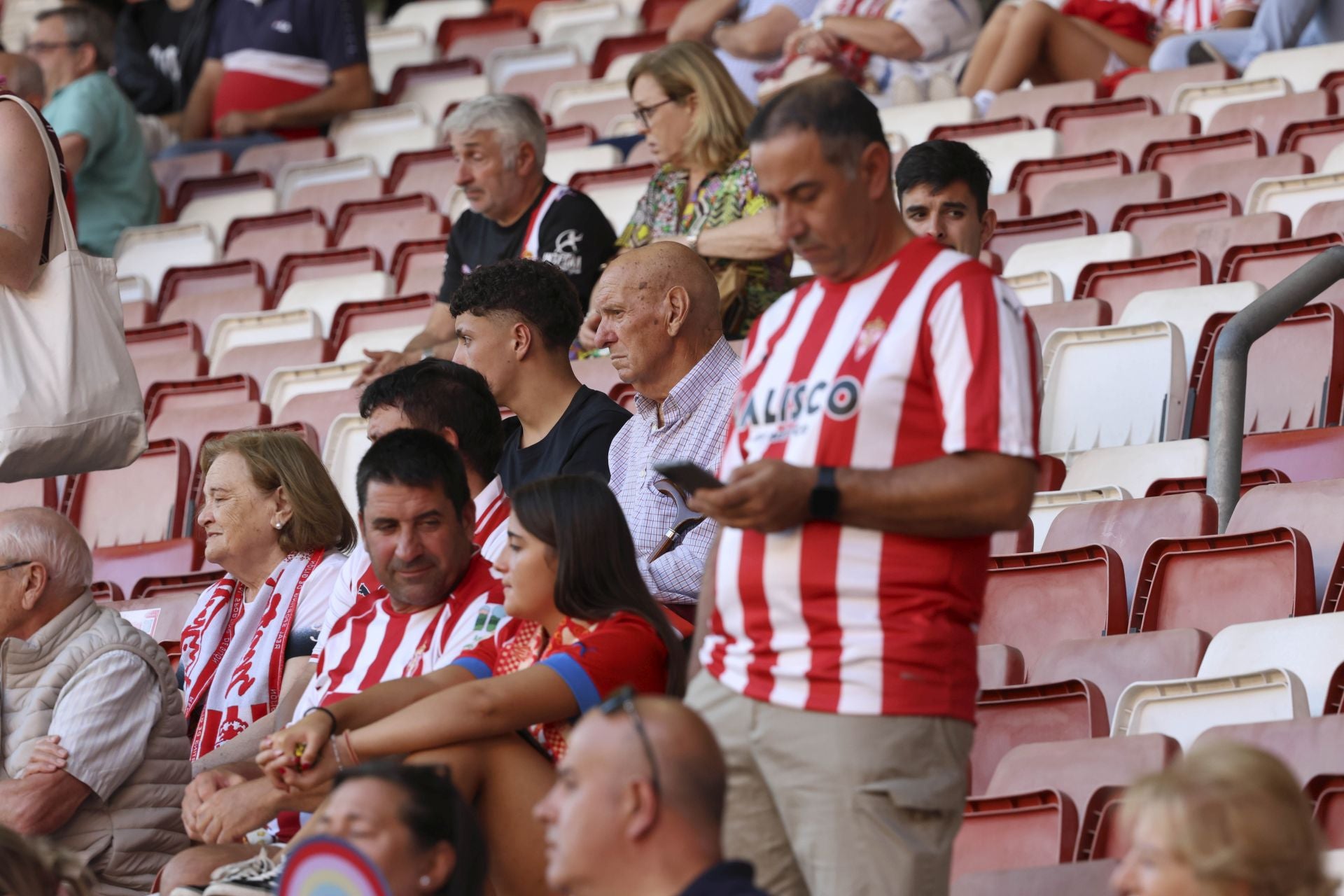¿Estuviste en el Sporting de Gijón - Burgos? ¡Búscate en las fotos!