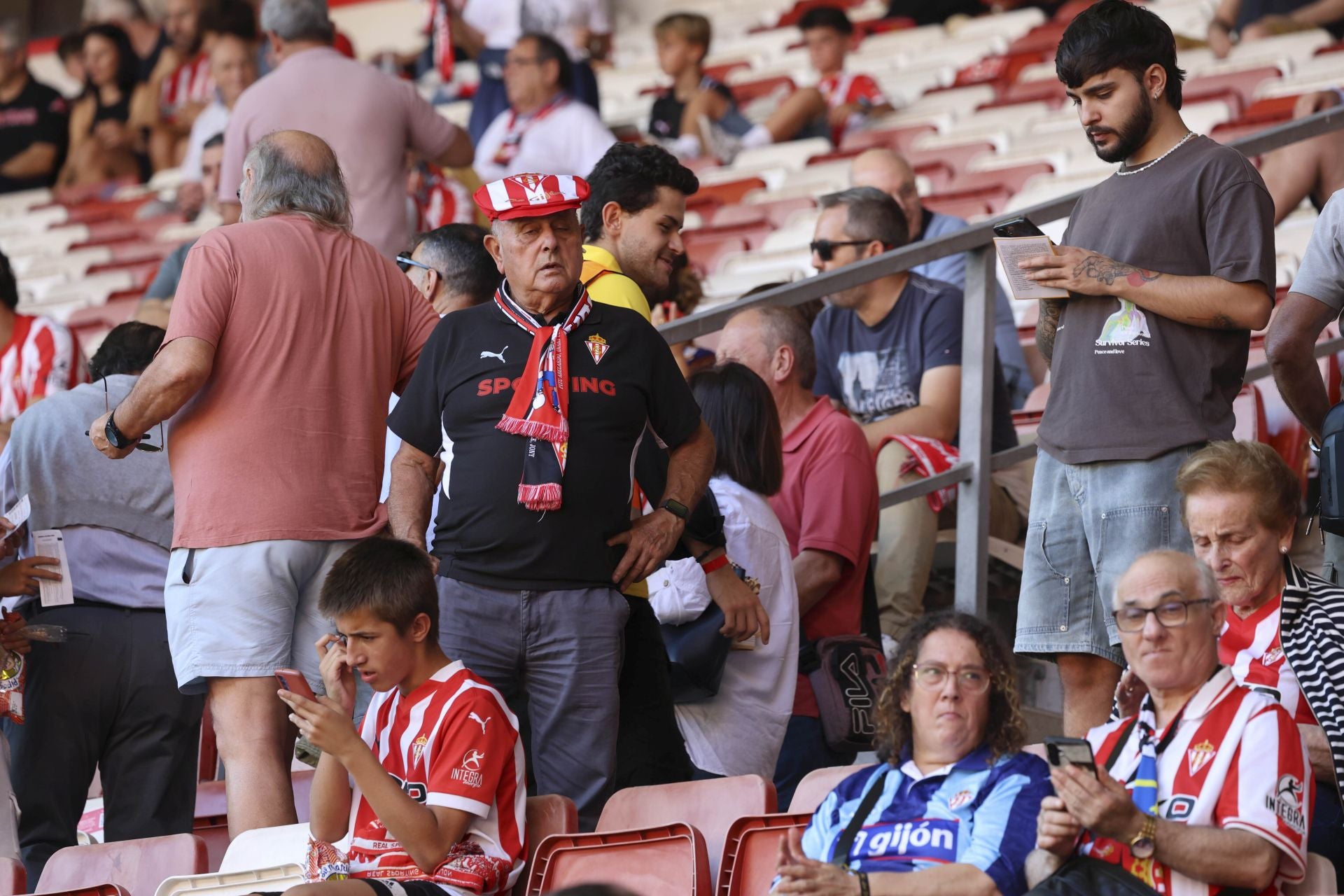 ¿Estuviste en el Sporting de Gijón - Burgos? ¡Búscate en las fotos!