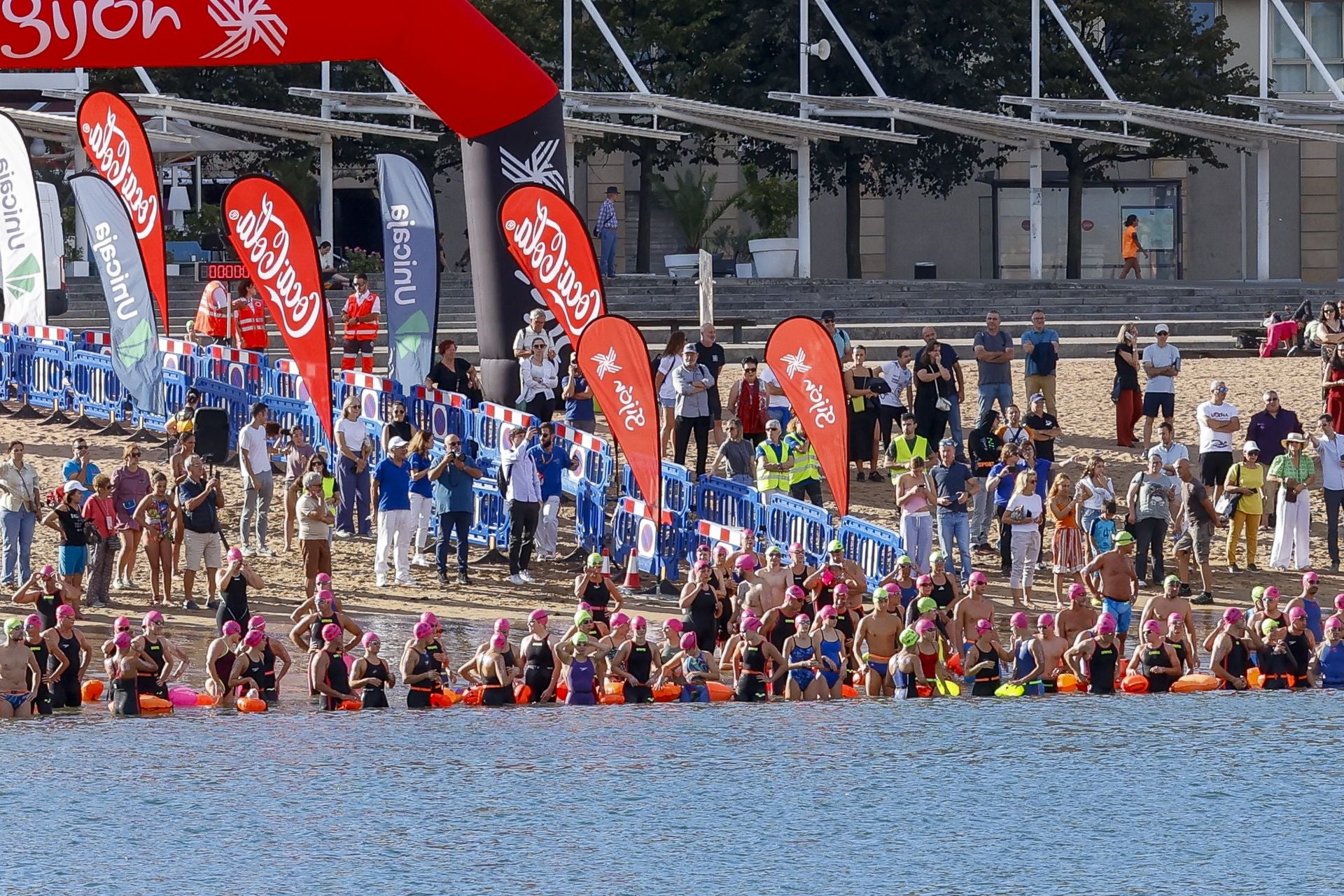 La Travesía a Nado Playas del Oeste de Gijón, en fotos