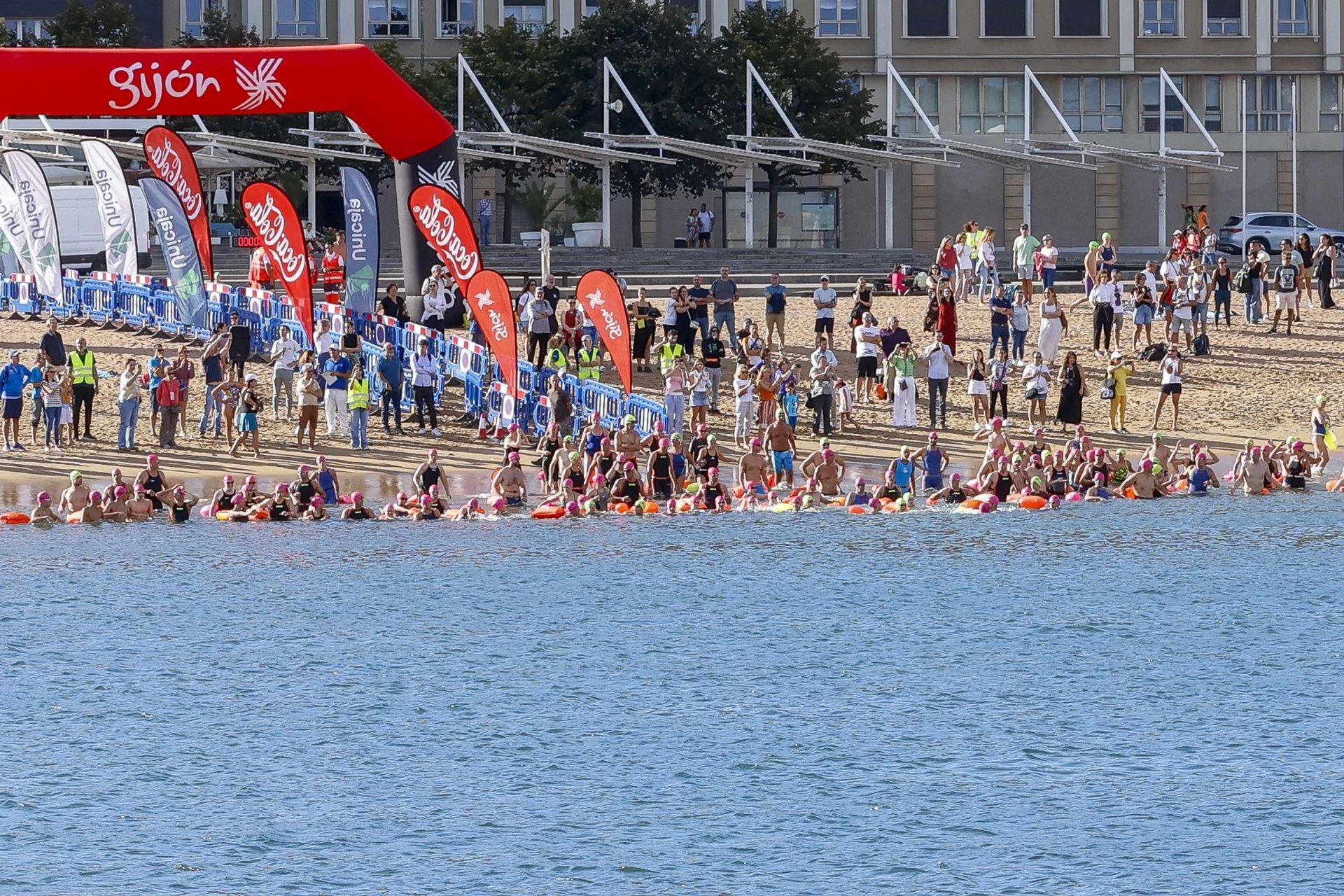 La Travesía a Nado Playas del Oeste de Gijón, en fotos