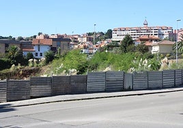En la parcela entre Dolores Ibárruri, González Abarca y la carretera de la Plata Construcciones Campelo proyecto cuatro bloques de viviendas.