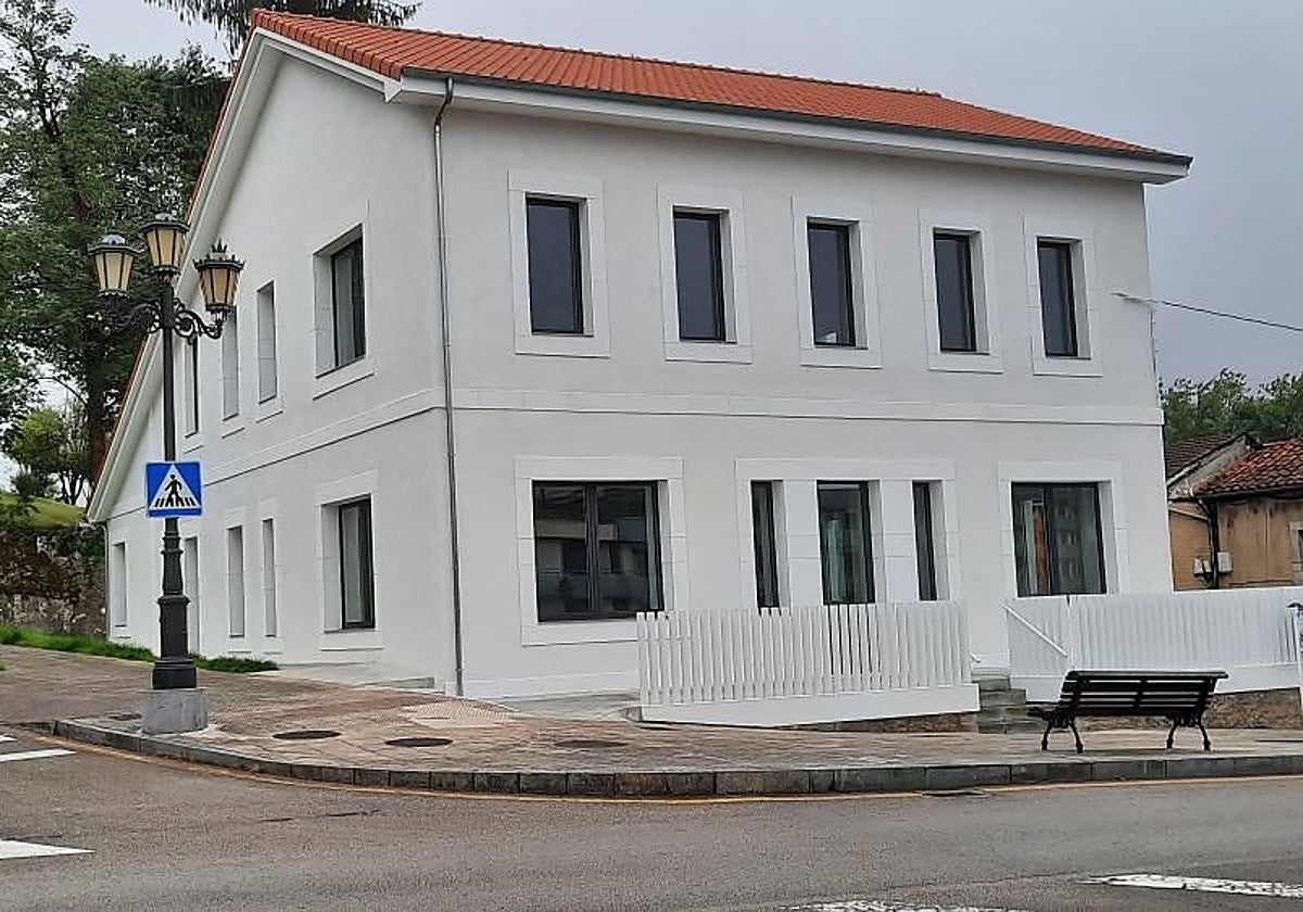 El rehabilitado edificio del consultorio de La Manjoya.