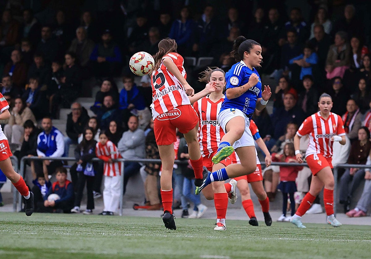 Partido de rivalidad femenina entre el Oviedo y el Sporting.