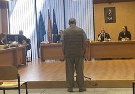 El acusado, durante el juicio celebrado en la Audiencia Provincial, en Gijón.