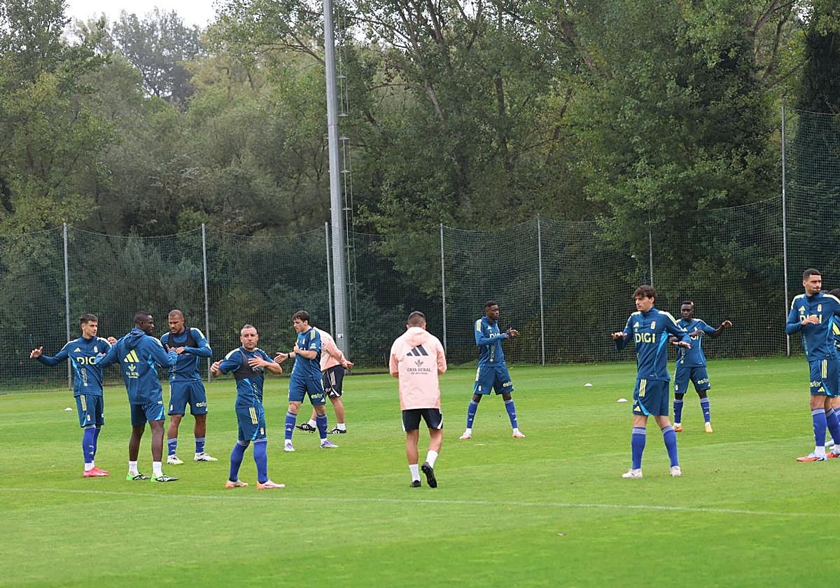 La plantilla ovetense sigue preparando en El Requexón el encuentro del próximo domingo ante el Elche, en el que buscará sumar los primeros puntos a domicilio.