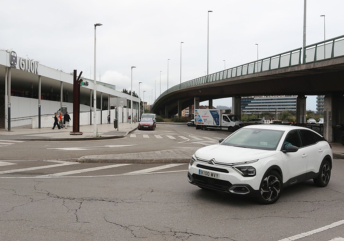 Las cuentas reservan 1,1 millones de aportación municipal para el derribo del viaducto de Carlos Marx.