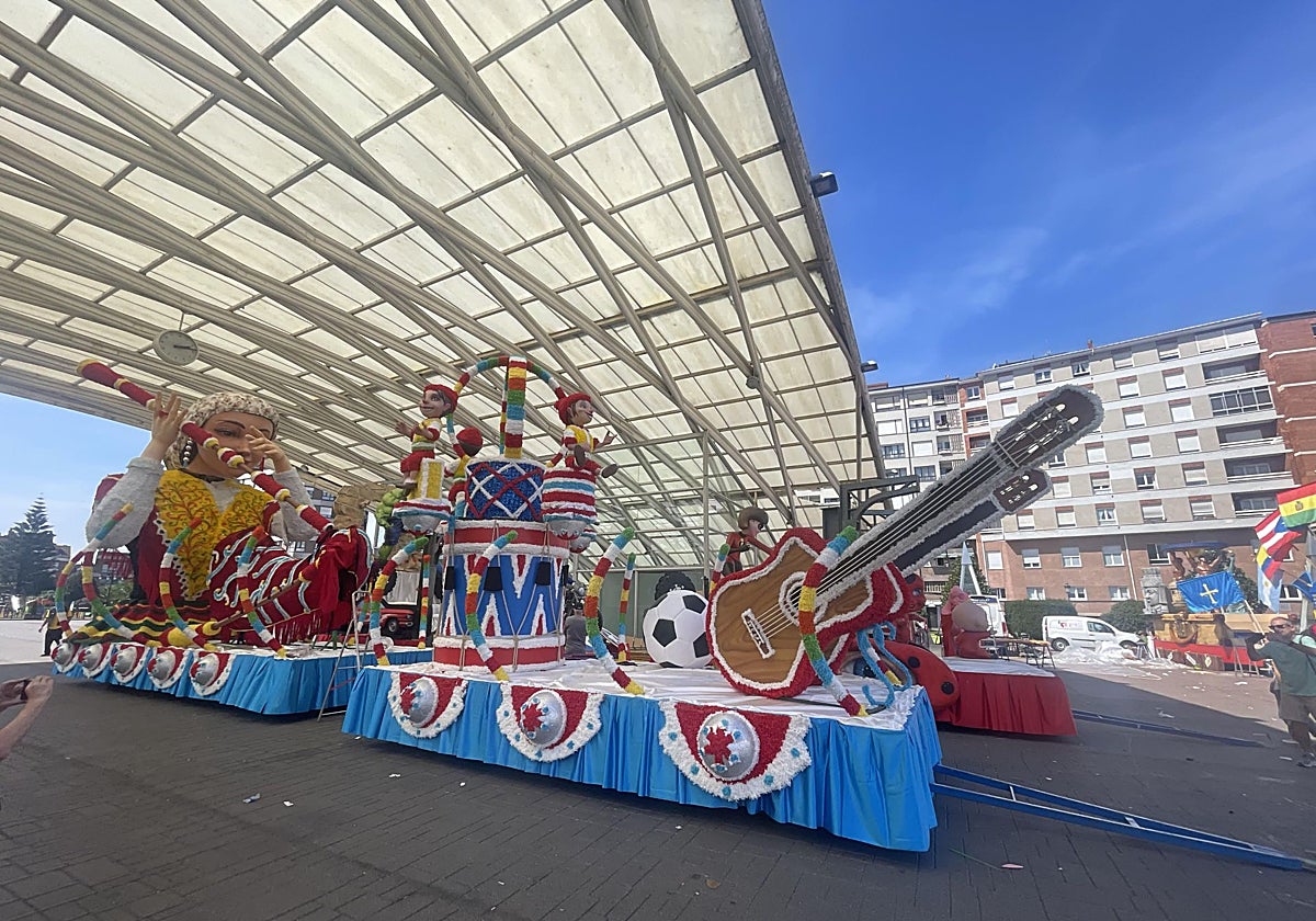 Las carrozas ya preparadas en la losa de Renfe.