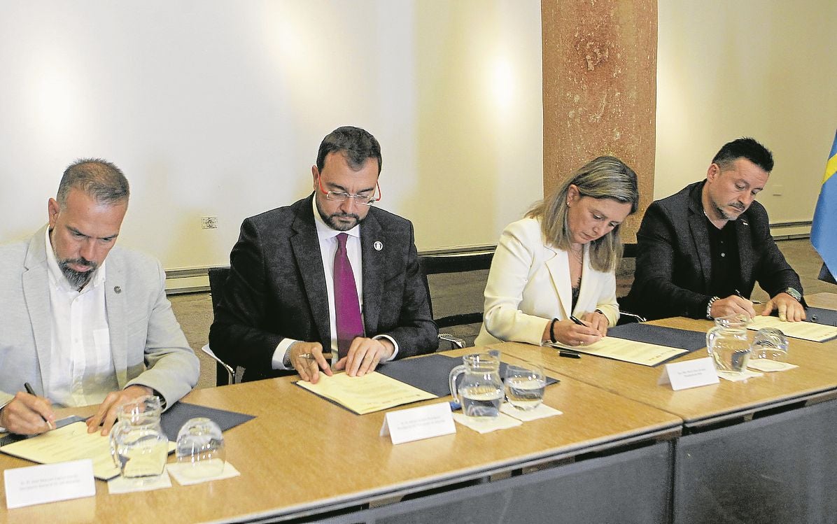 José Manuel Zapico, Adrián Barbón, María Calvo y Javier Fernández Lanero.