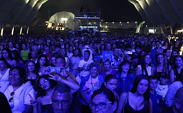 El público, en La Ería, siguiendo a Tekila.