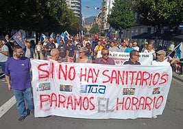 La primera jornada de huelga de autobuses en Oviedo, sin incidentes, pero con quejas por los servicios mínimos