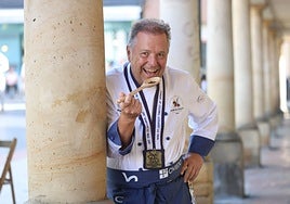 Miguel Ángel de Dios, muy feliz tras el reconocimiento.