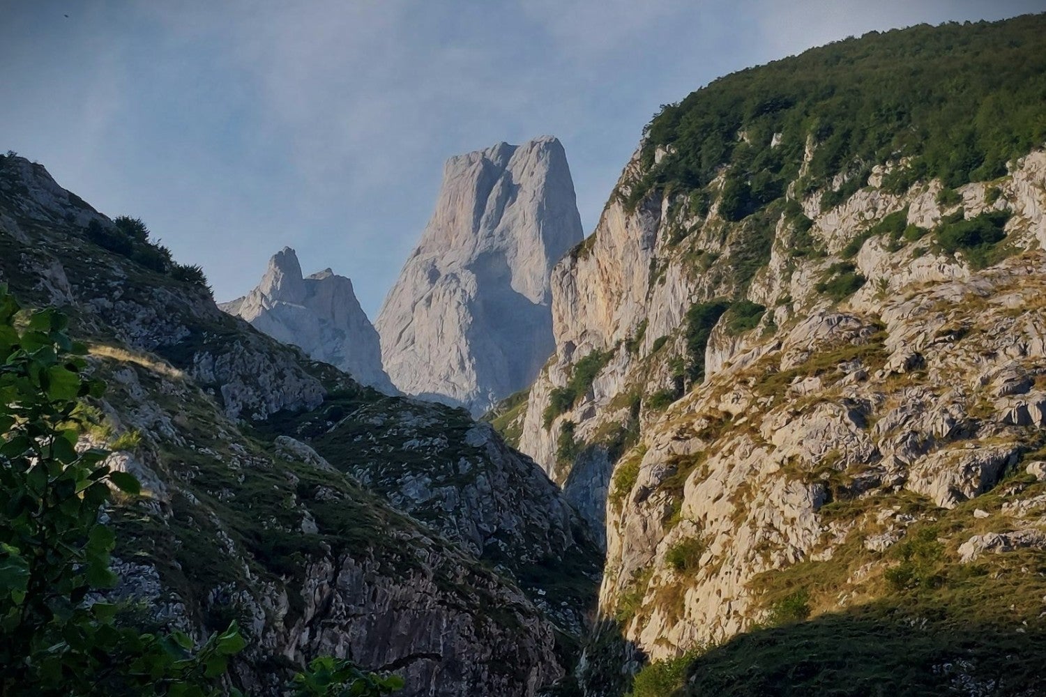 Vistas al picu Urriellu desde el mirador de Bulnes.