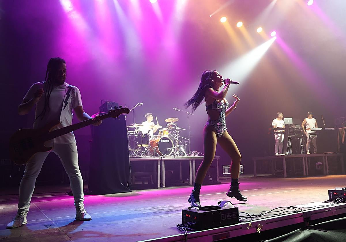 La orquesta Tekila ilumina La Ería, en Oviedo