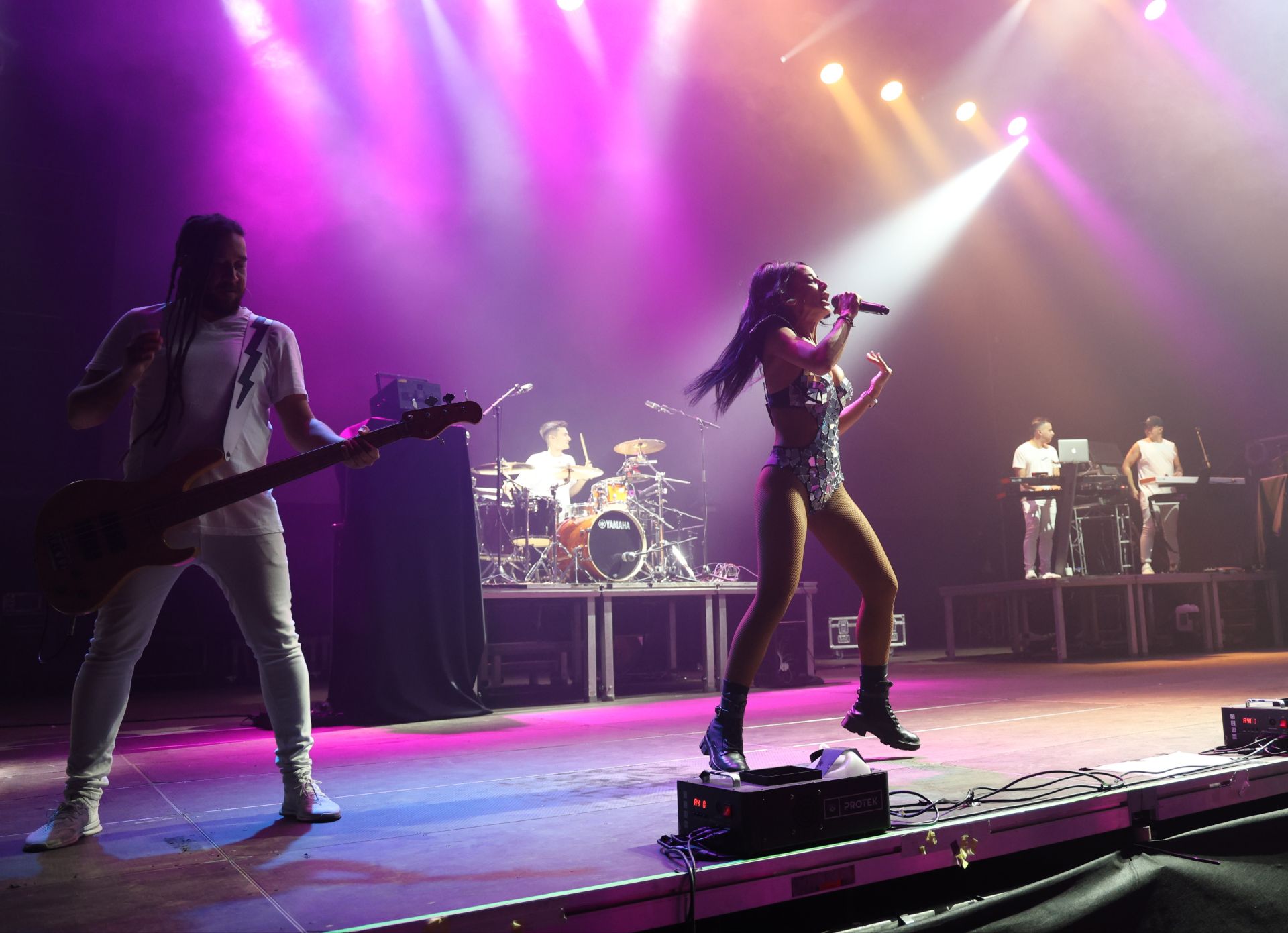 La orquesta Tekila ilumina La Ería, en Oviedo