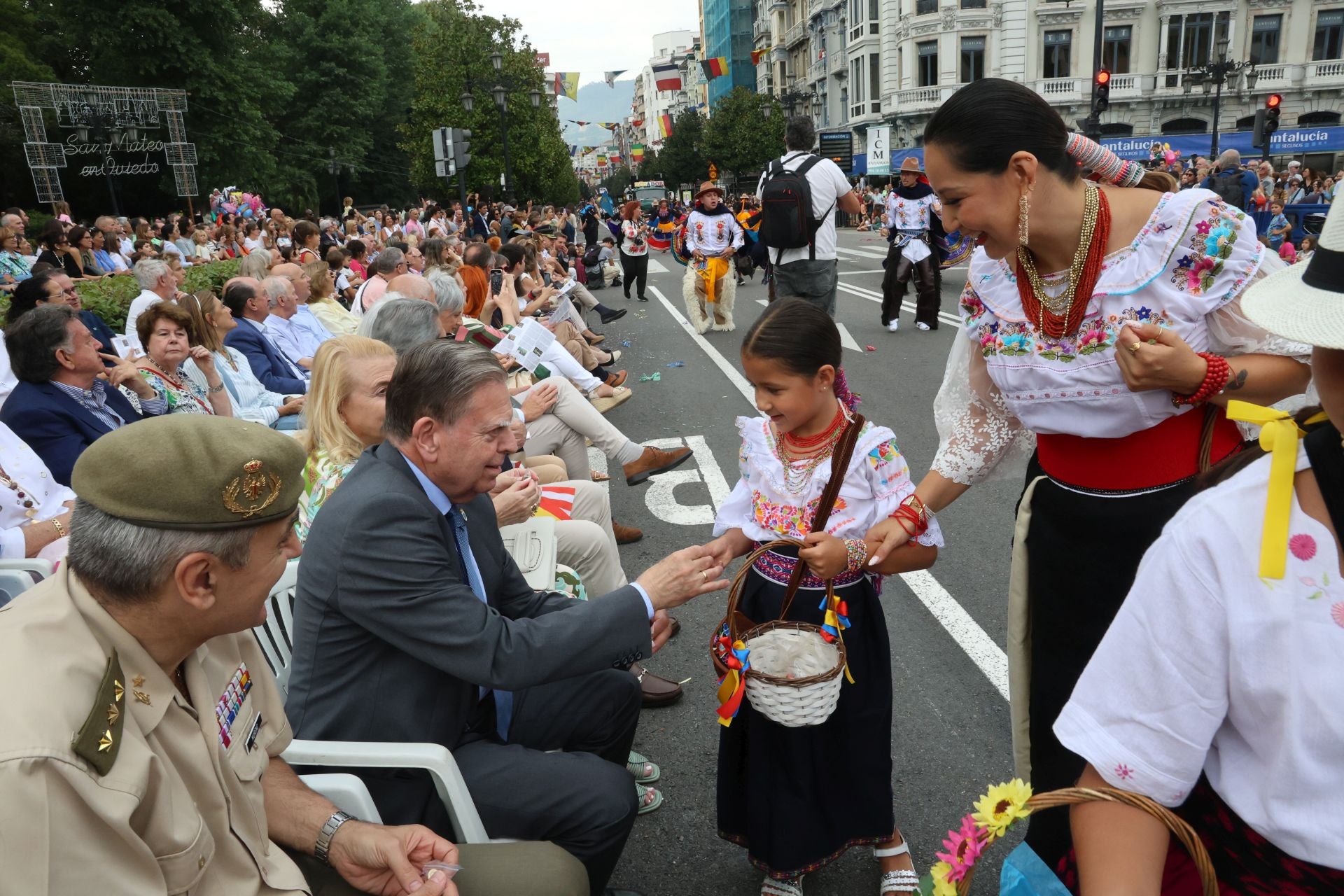El desfile del Día de América en Asturias 2025, en imágenes
